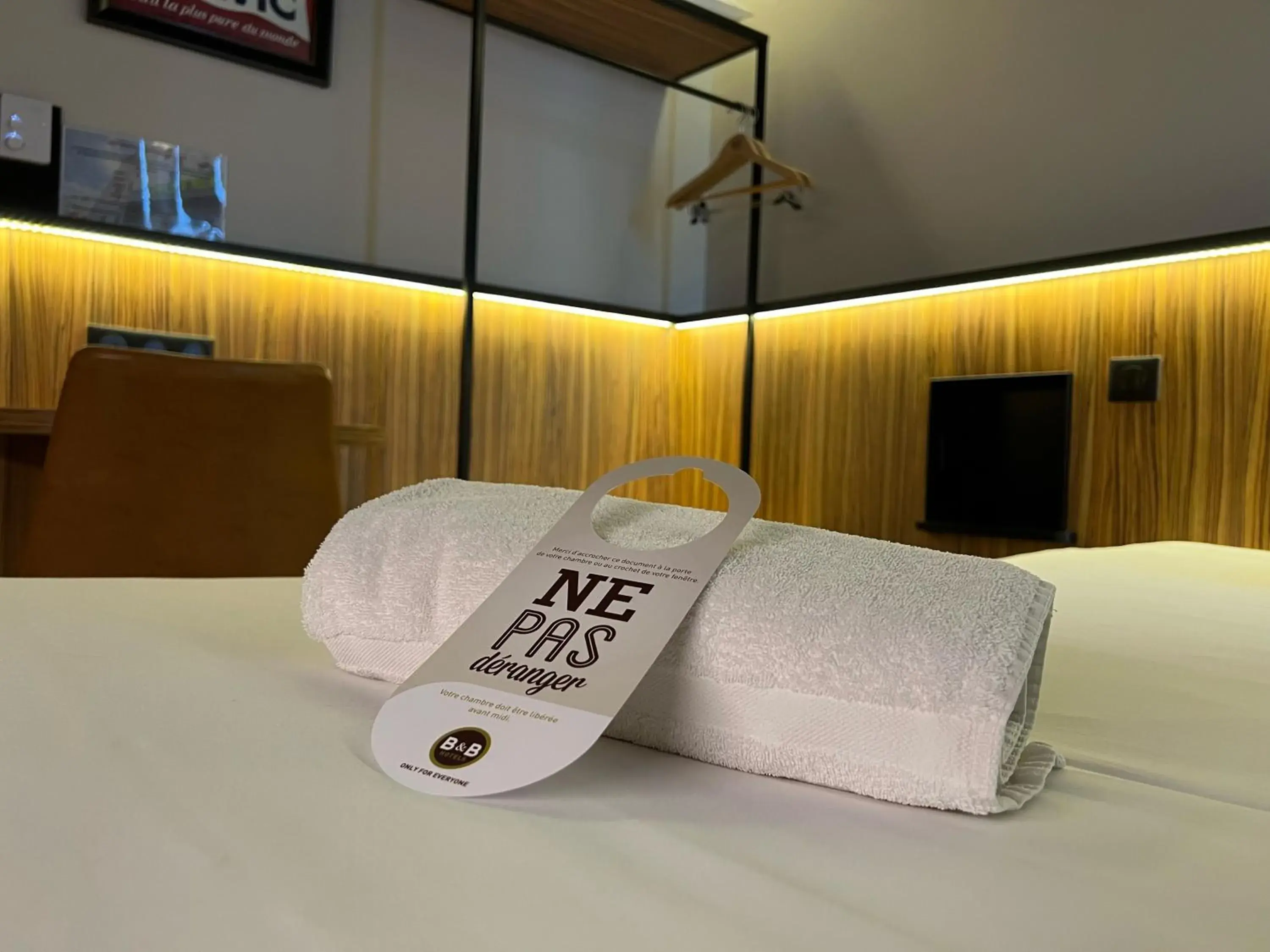 Bedroom, Bed in B&B HOTEL Clermont-Ferrand A71-A75 La Méridienne Bedroom, Bed in B&B HOTEL Clermont-Ferrand A71-A75 La Méridienne