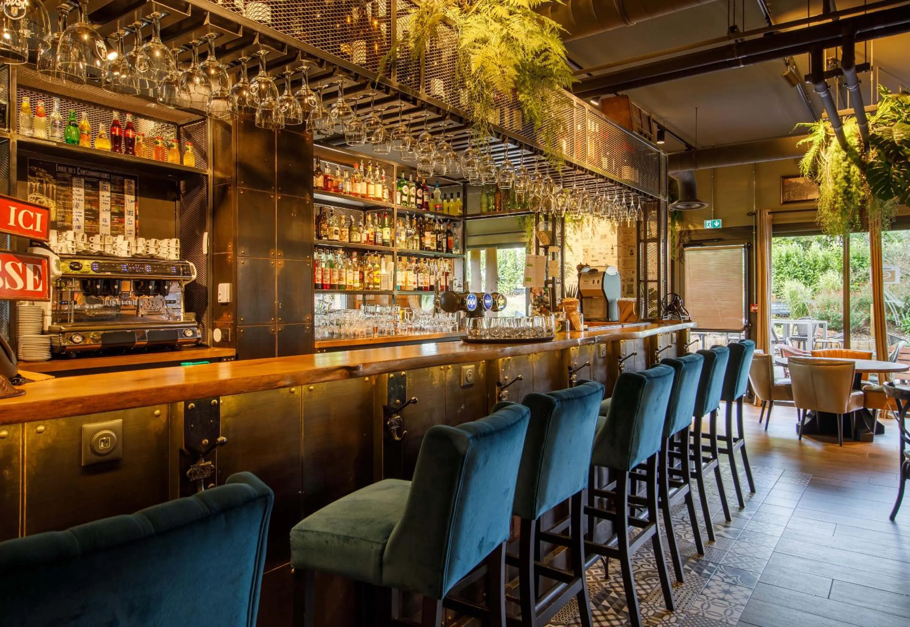 Lounge or bar in B&B HOTEL Clermont-Ferrand A71-A75 La Méridienne