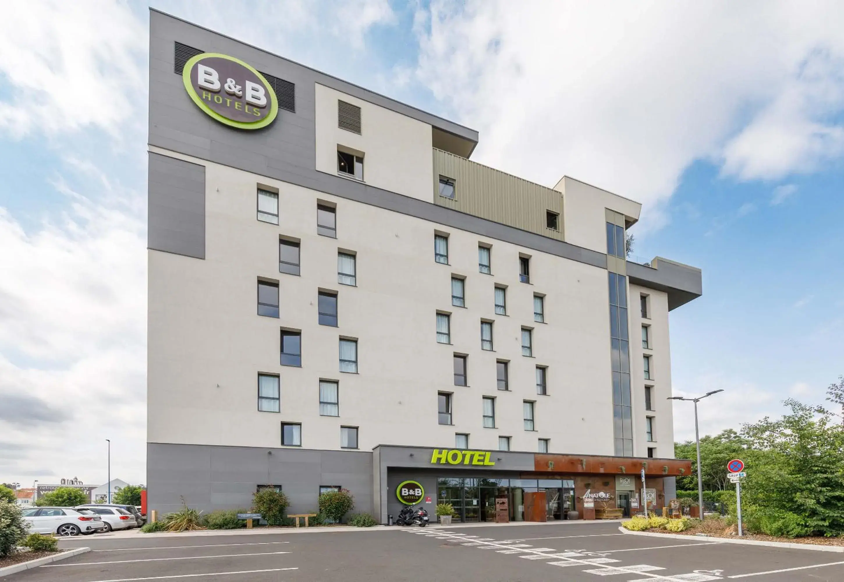 Property building in B&B HOTEL Clermont-Ferrand A71-A75 La Méridienne Property building in B&B HOTEL Clermont-Ferrand A71-A75 La Méridienne