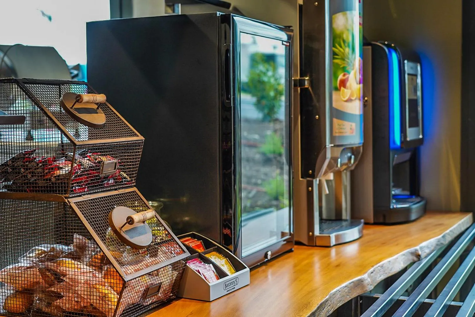 Buffet breakfast in B&B HOTEL Clermont-Ferrand A71-A75 La Méridienne