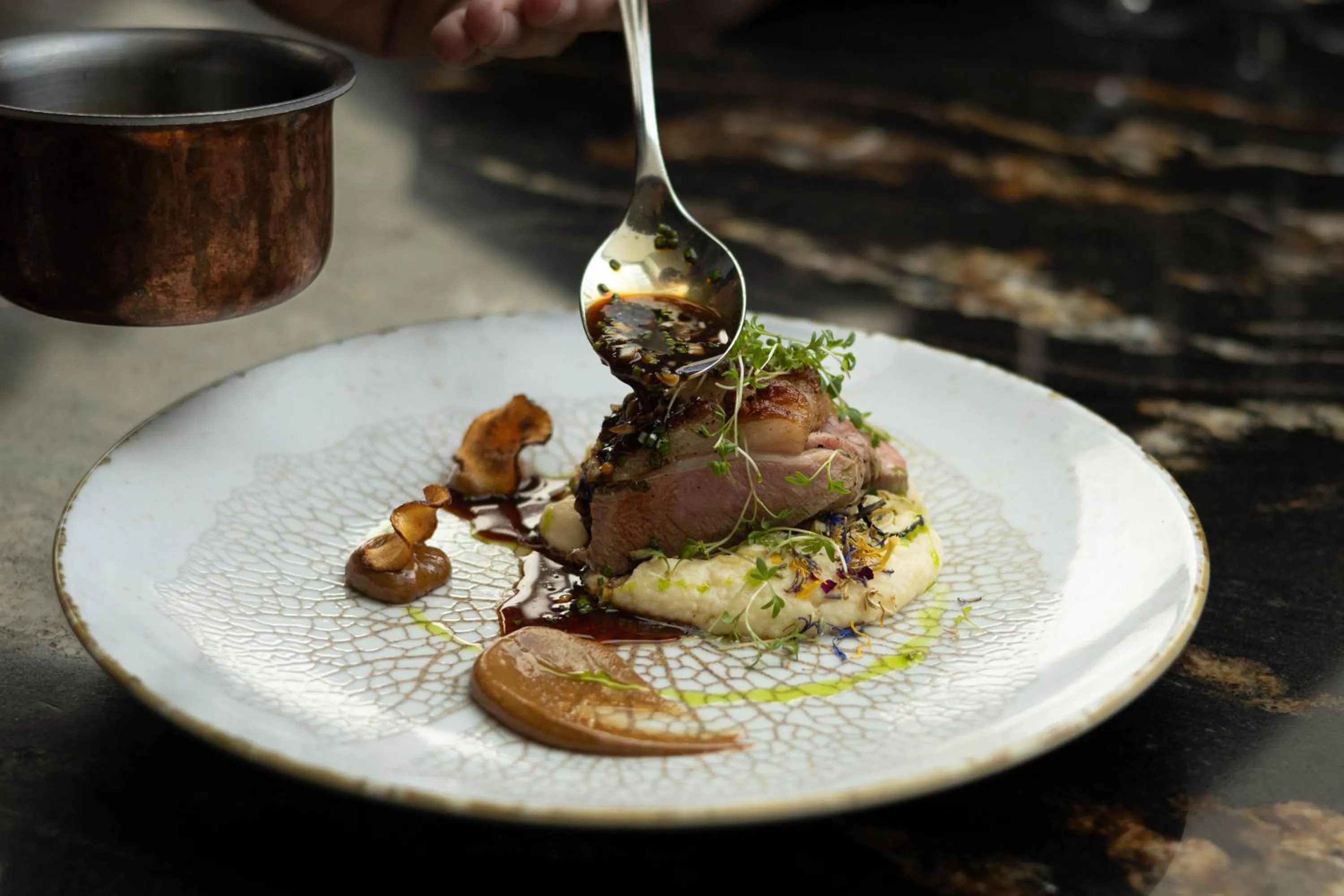 Restaurant/places to eat in Hotel Pigalle