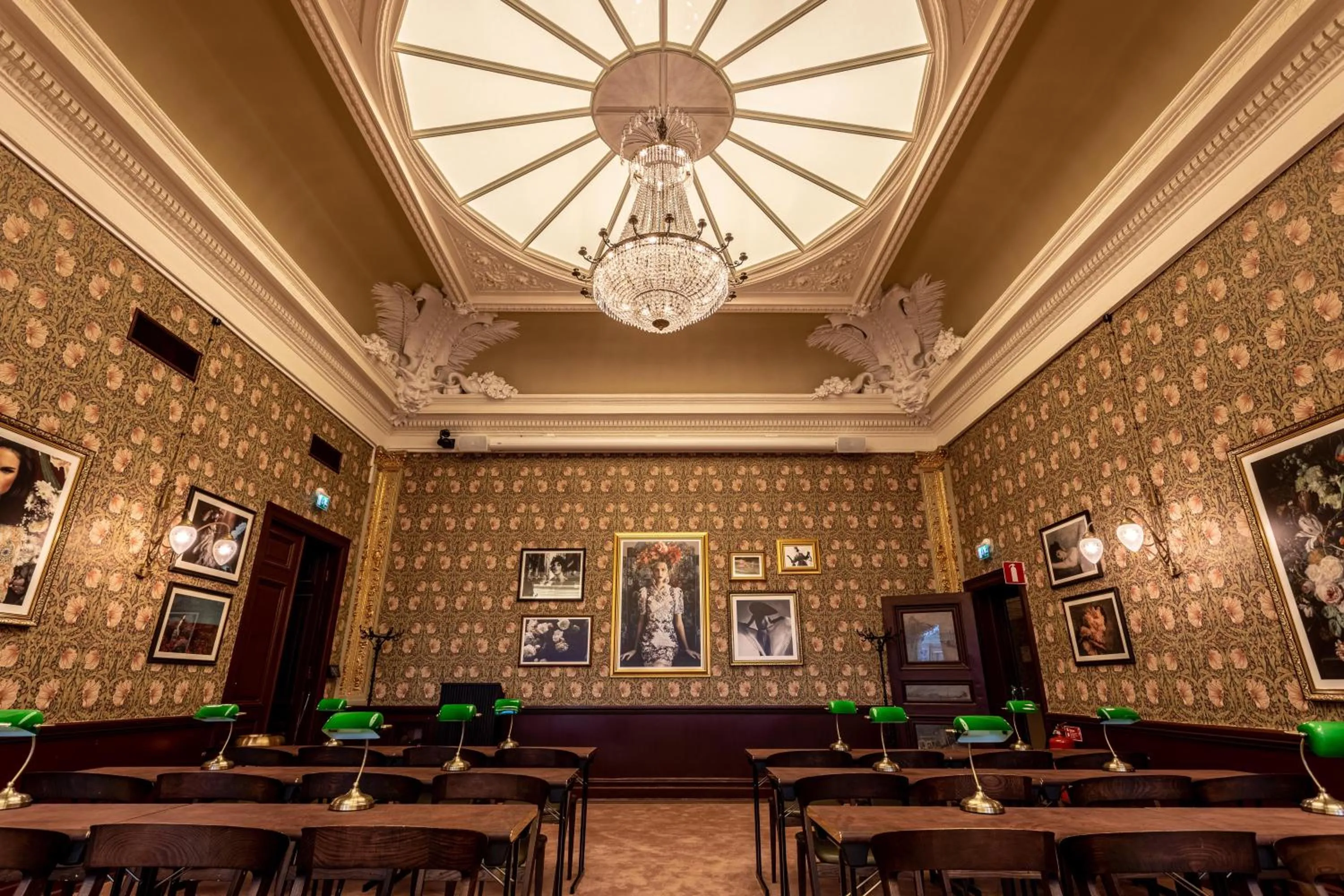 Meeting/conference room in Hotel Pigalle