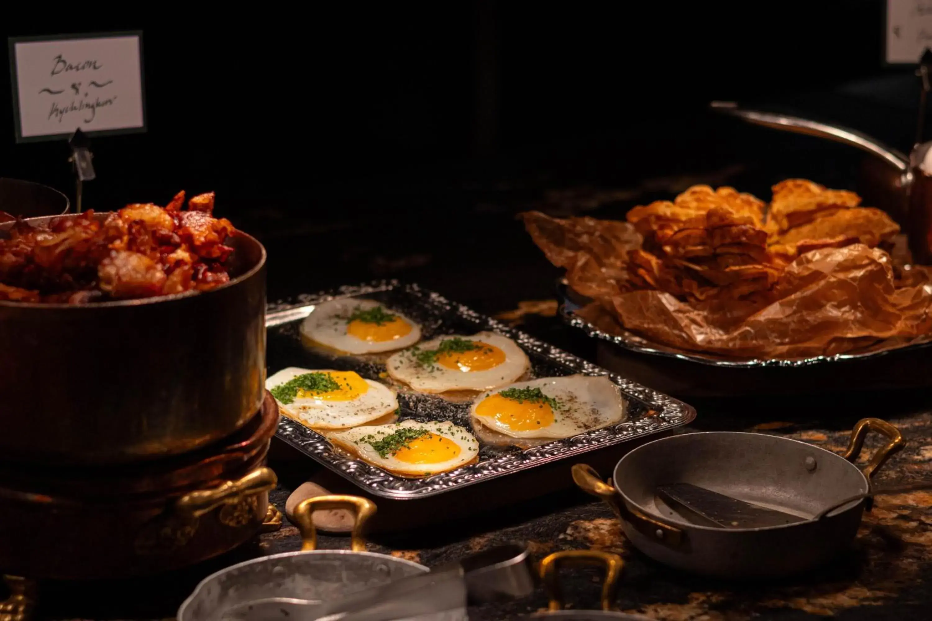 Restaurant/places to eat in Hotel Pigalle Restaurant/places to eat in Hotel Pigalle