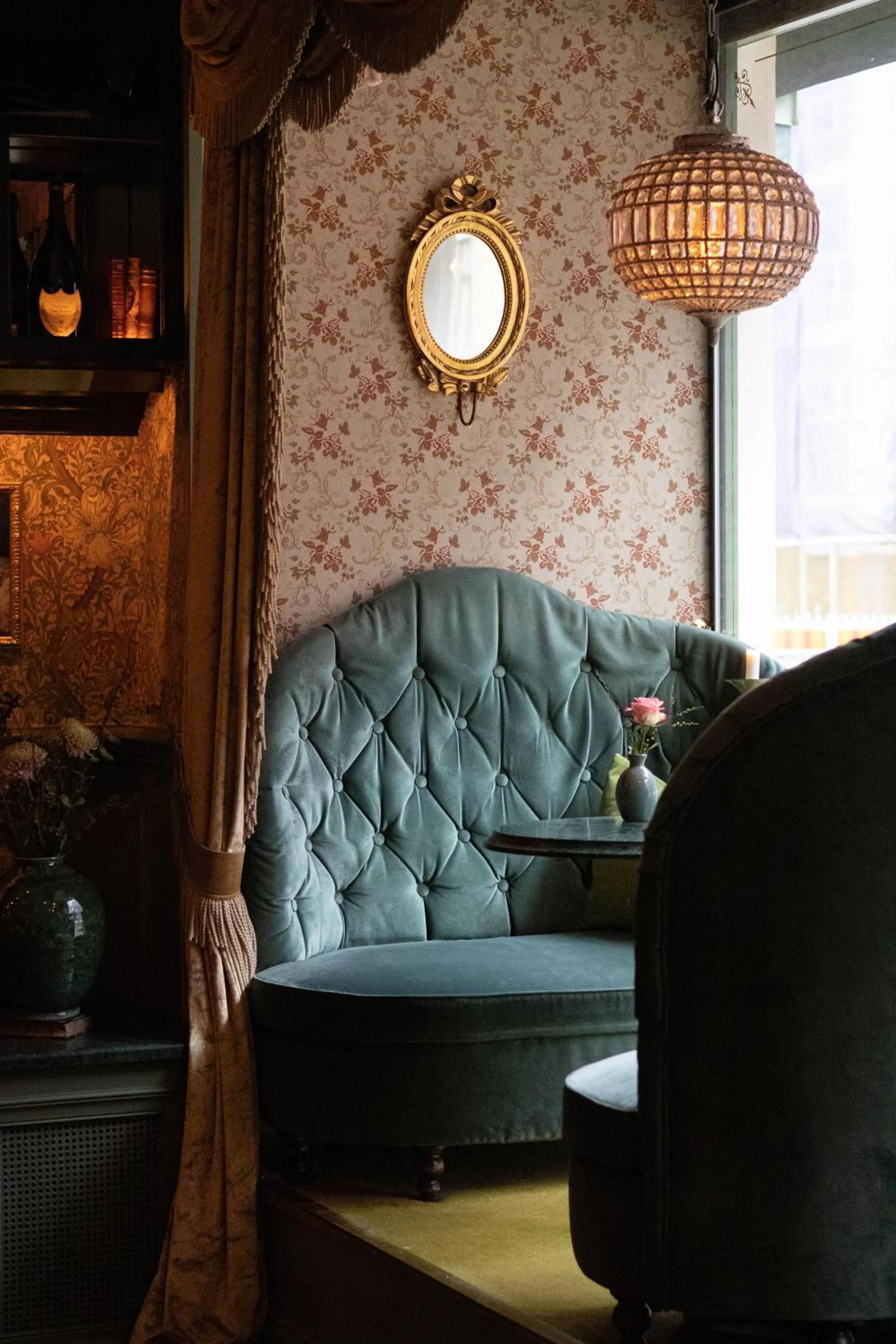 Lounge or bar in Hotel Pigalle