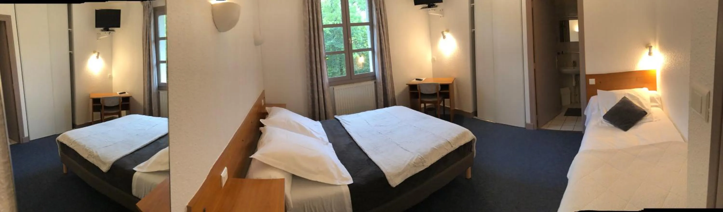 Photo of the whole room, Bed in L'Escoundillou