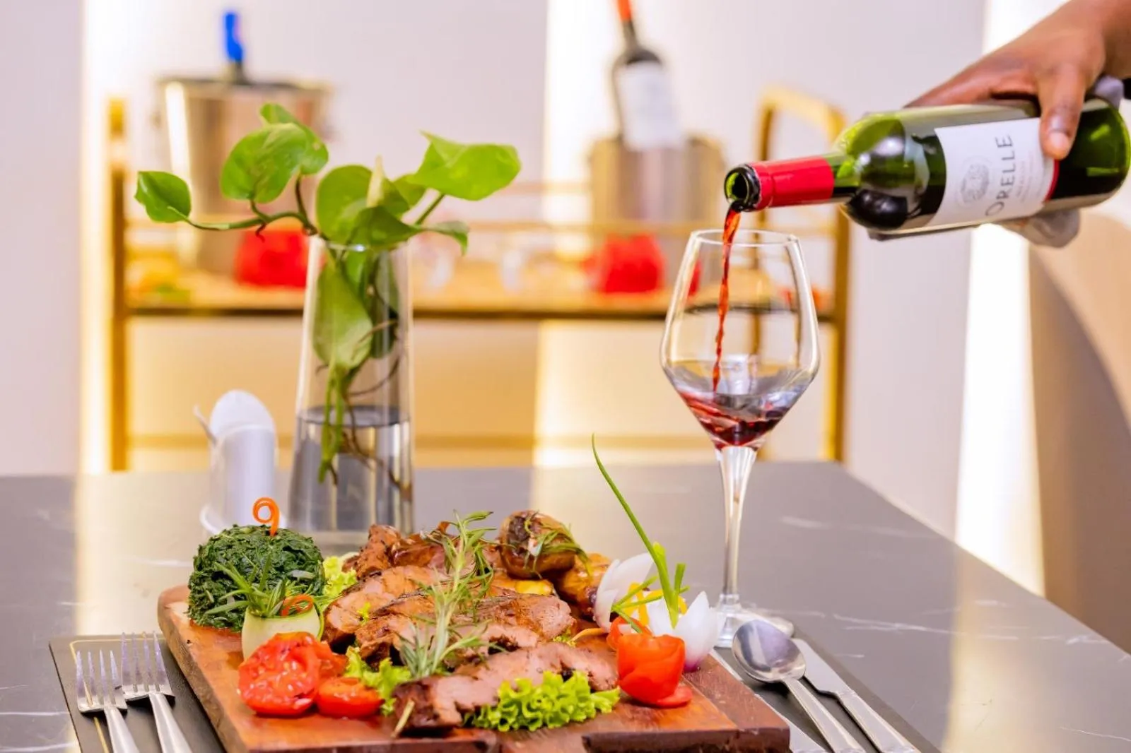 Restaurant/places to eat in M Hotel Kigali