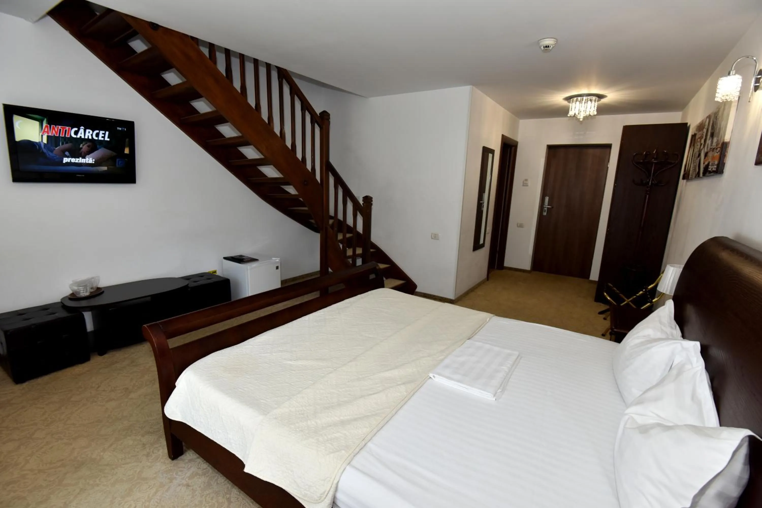 Communal lounge/ TV room in Conac Bavaria