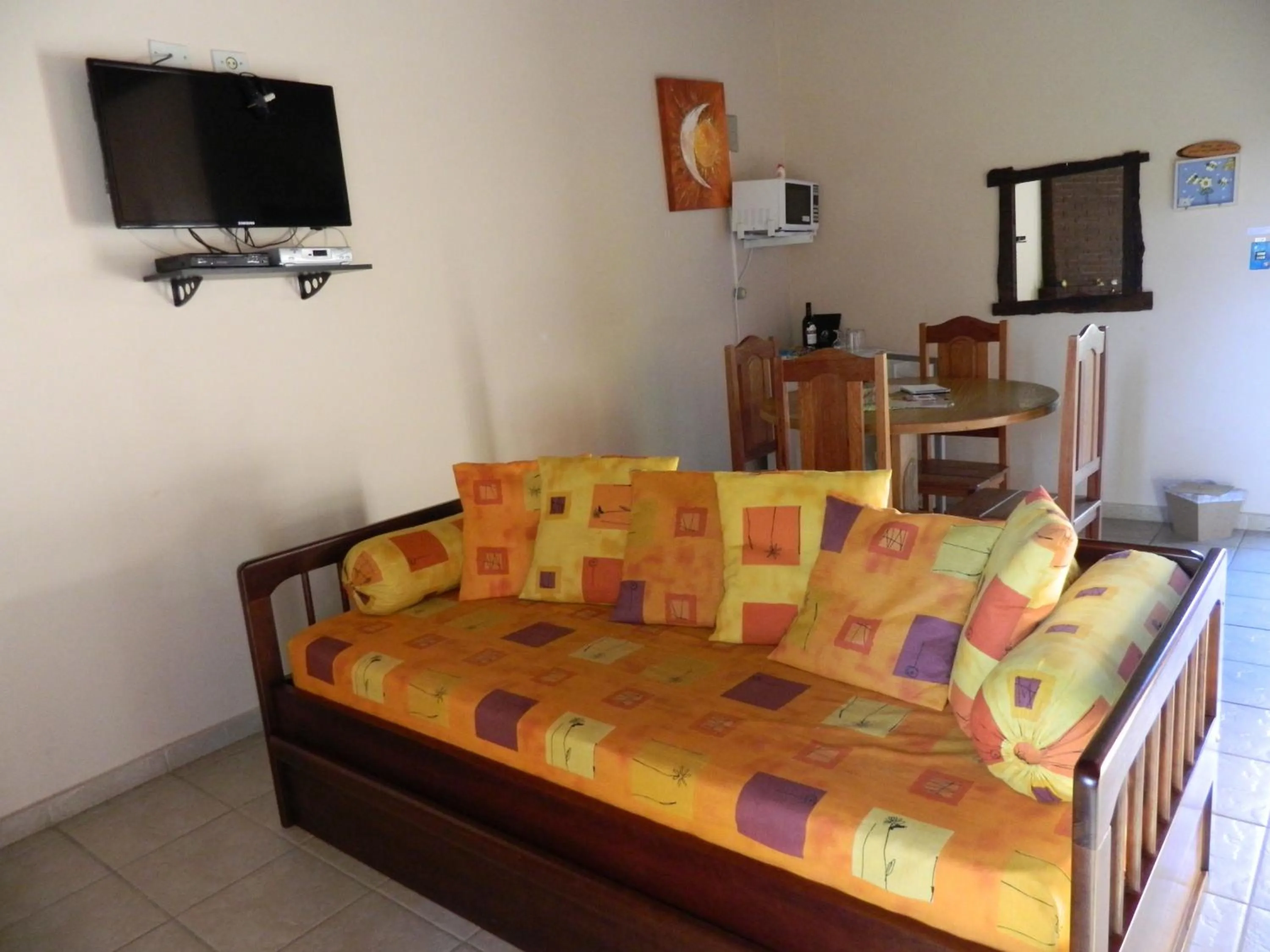 Living room, Bed in Pousada Lua e Sol