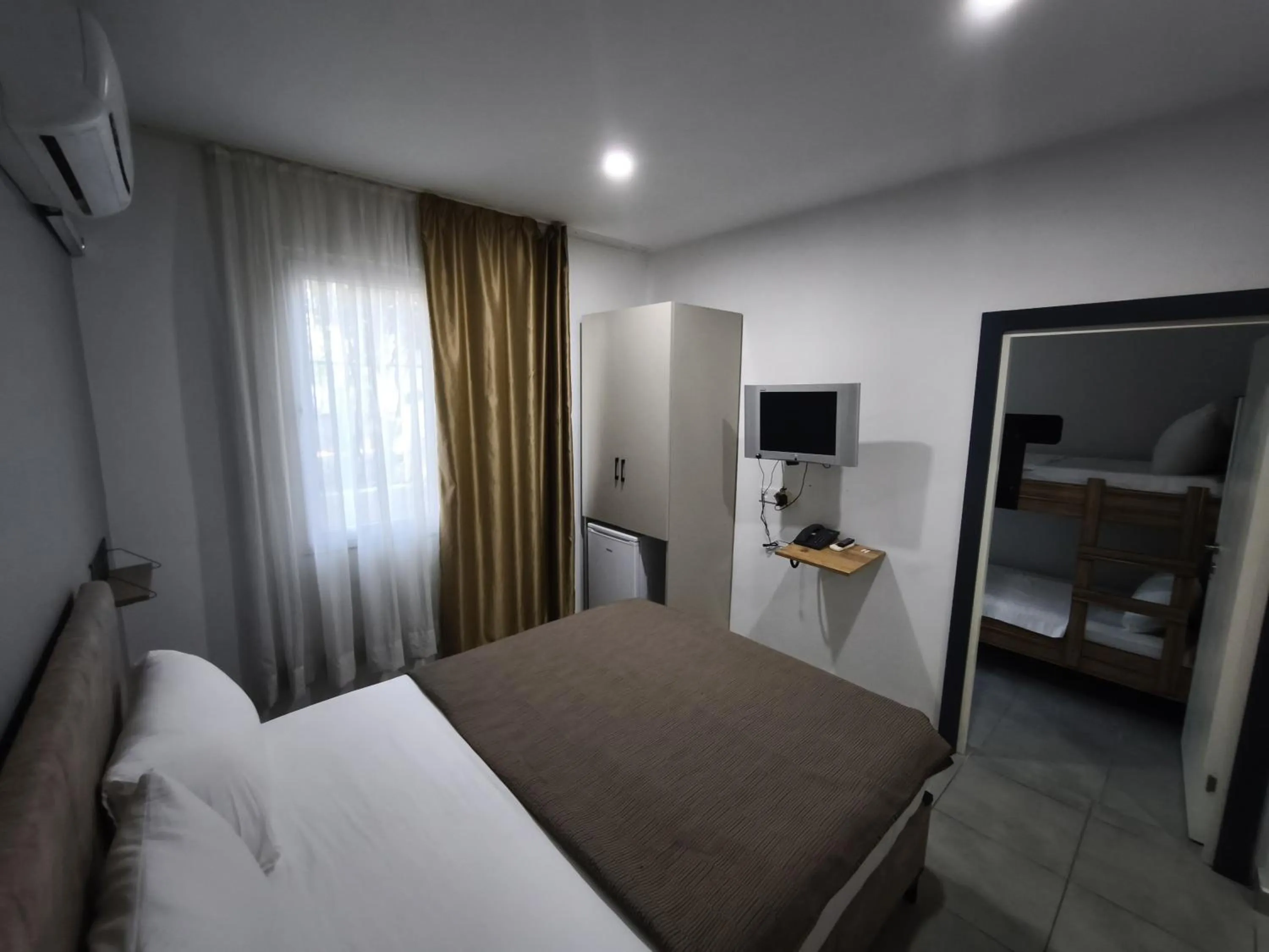 Photo of the whole room, Bed in Babil Hotel