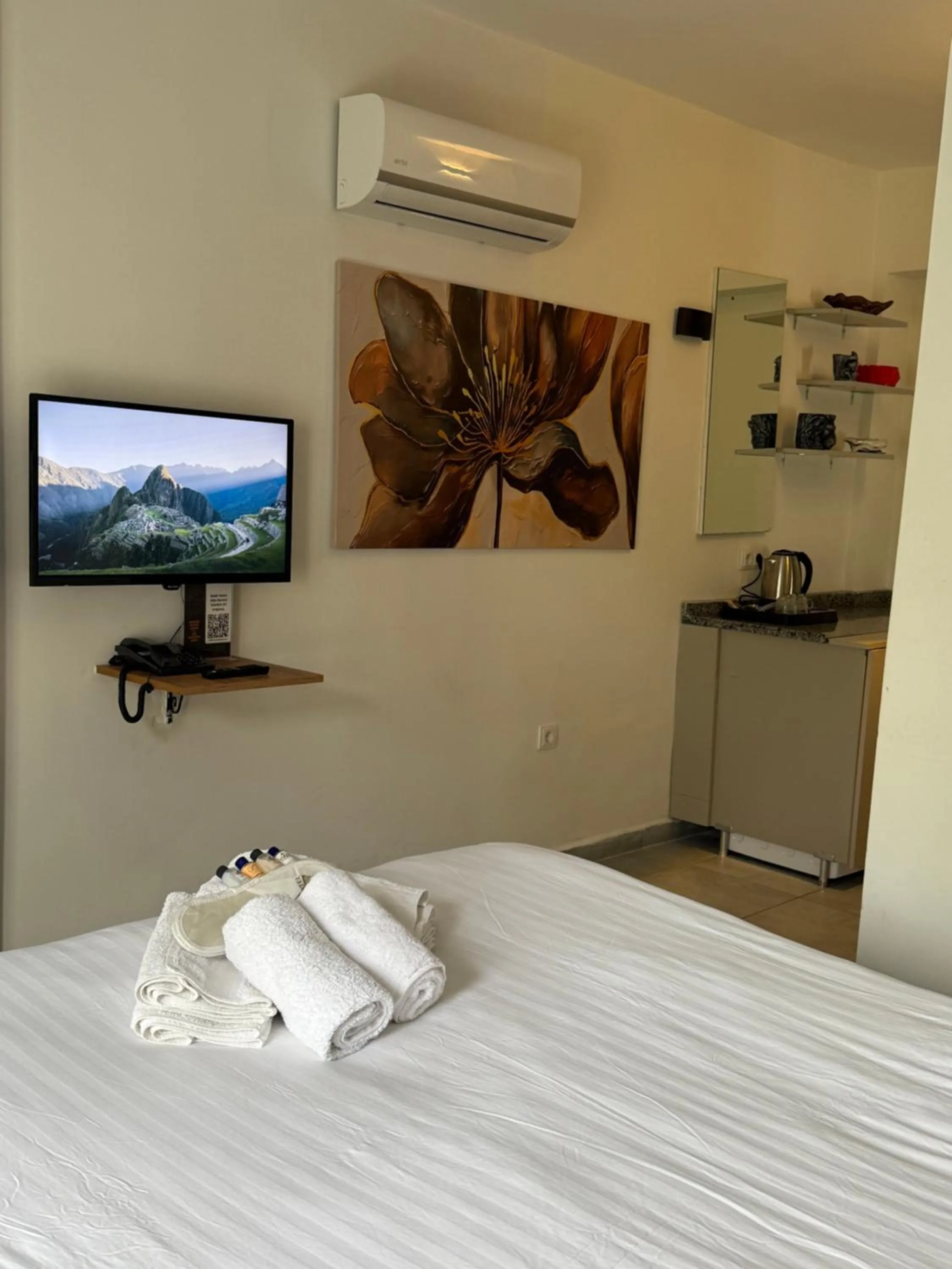 kitchen, Bed in Babil Hotel