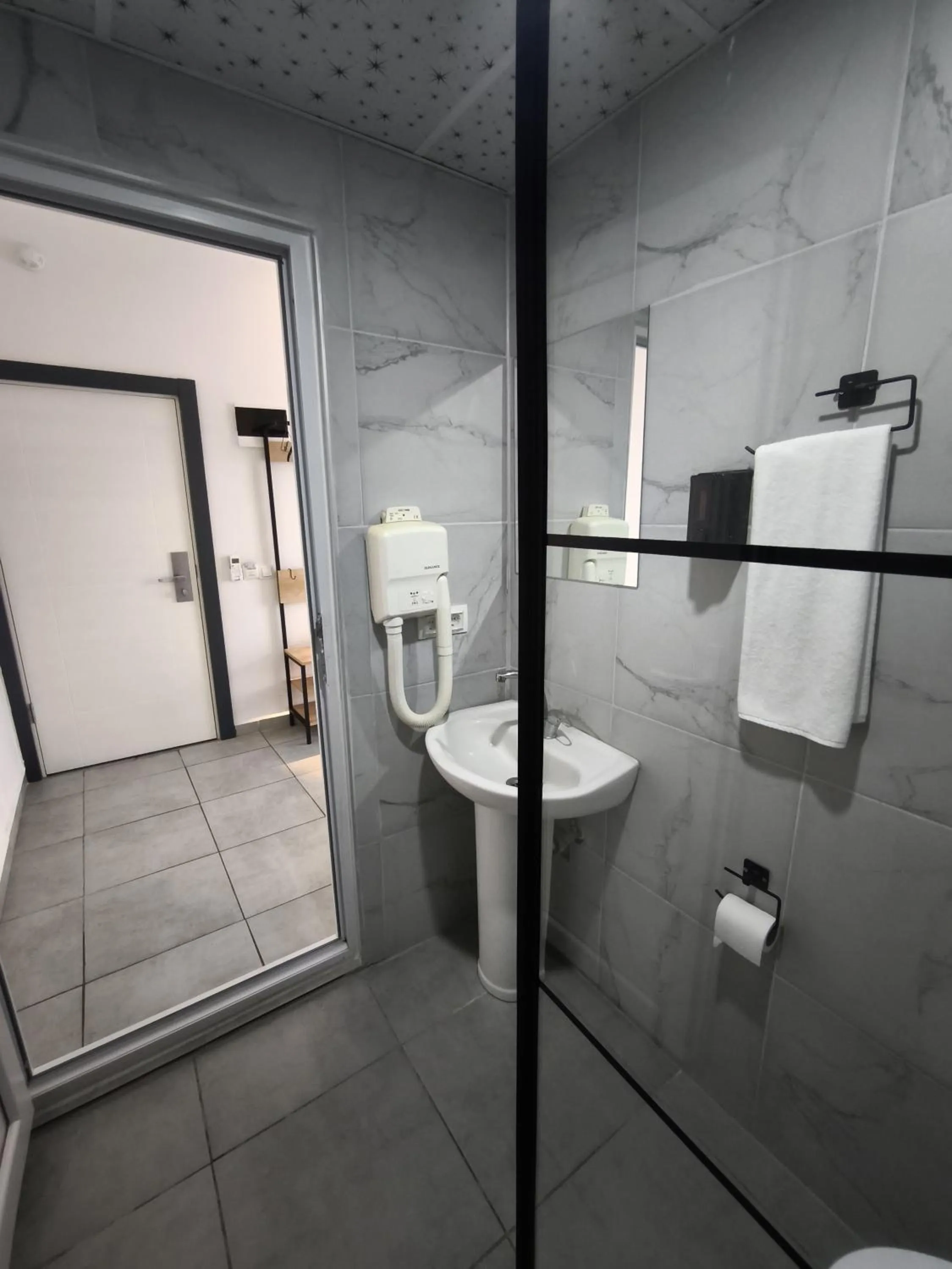 Shower in Babil Hotel