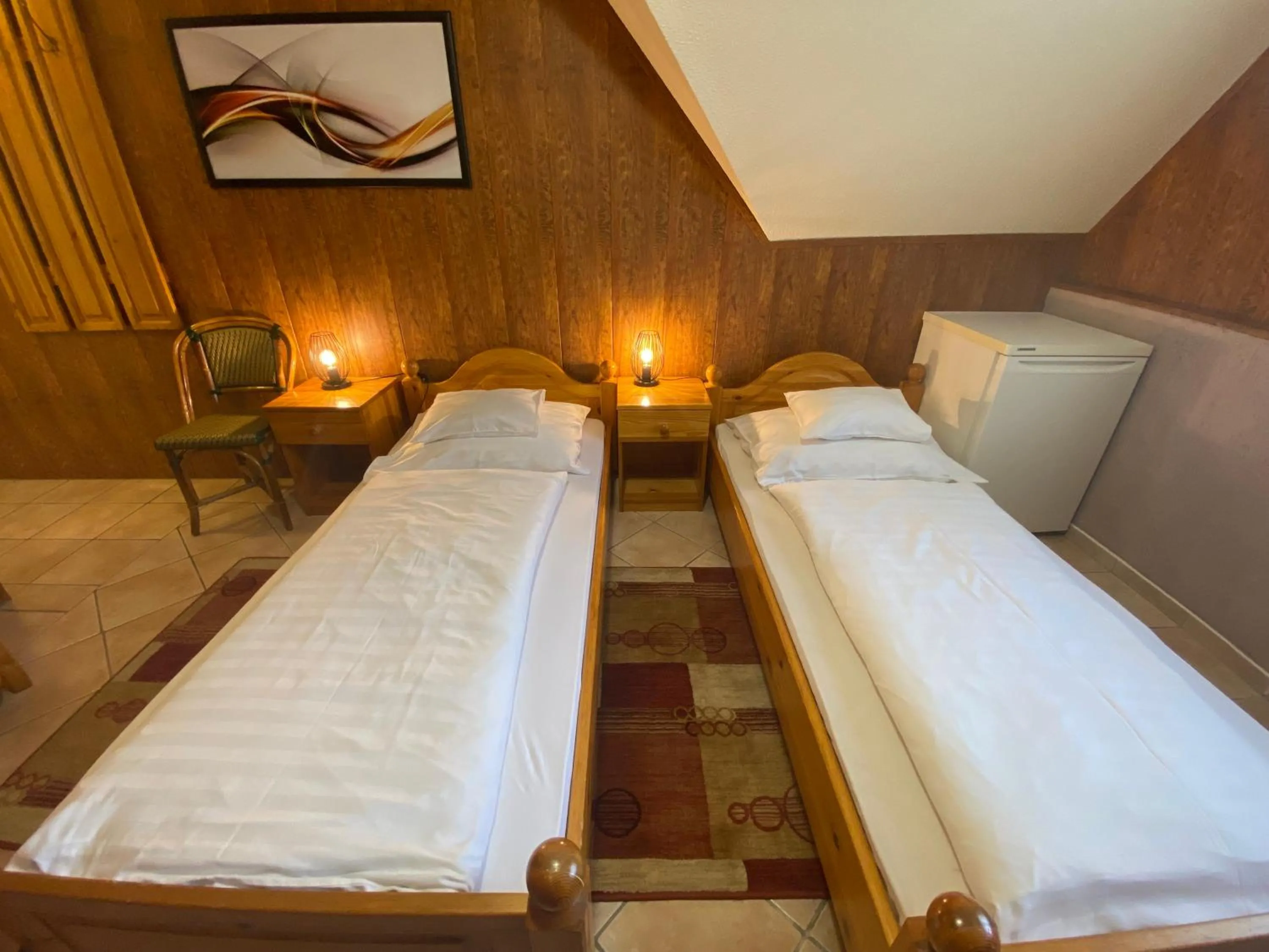 Double or Twin Room - single occupancy in Fehér Hattyú Panzió