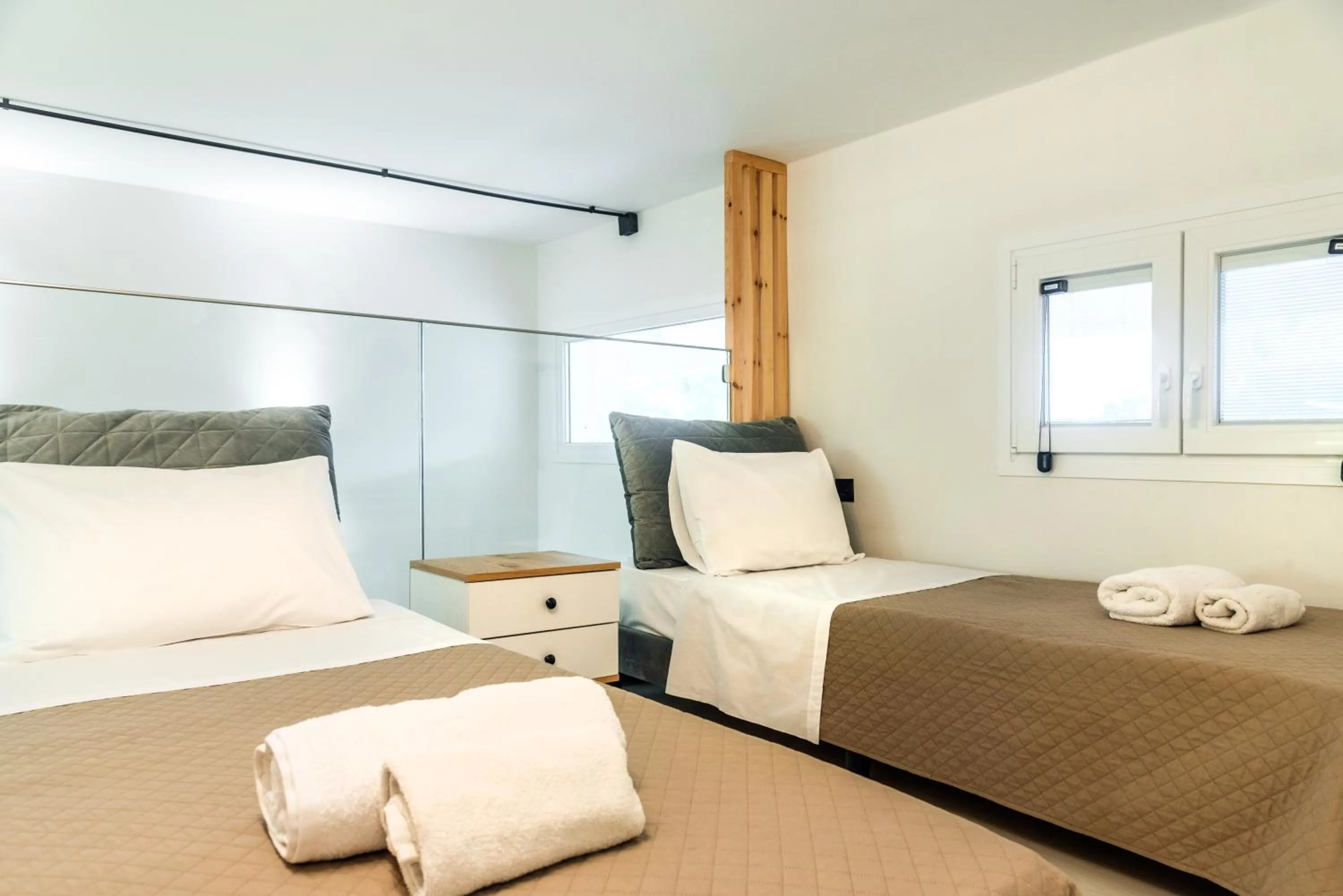 Photo of the whole room, Bed in Victoria's Suites Corfu