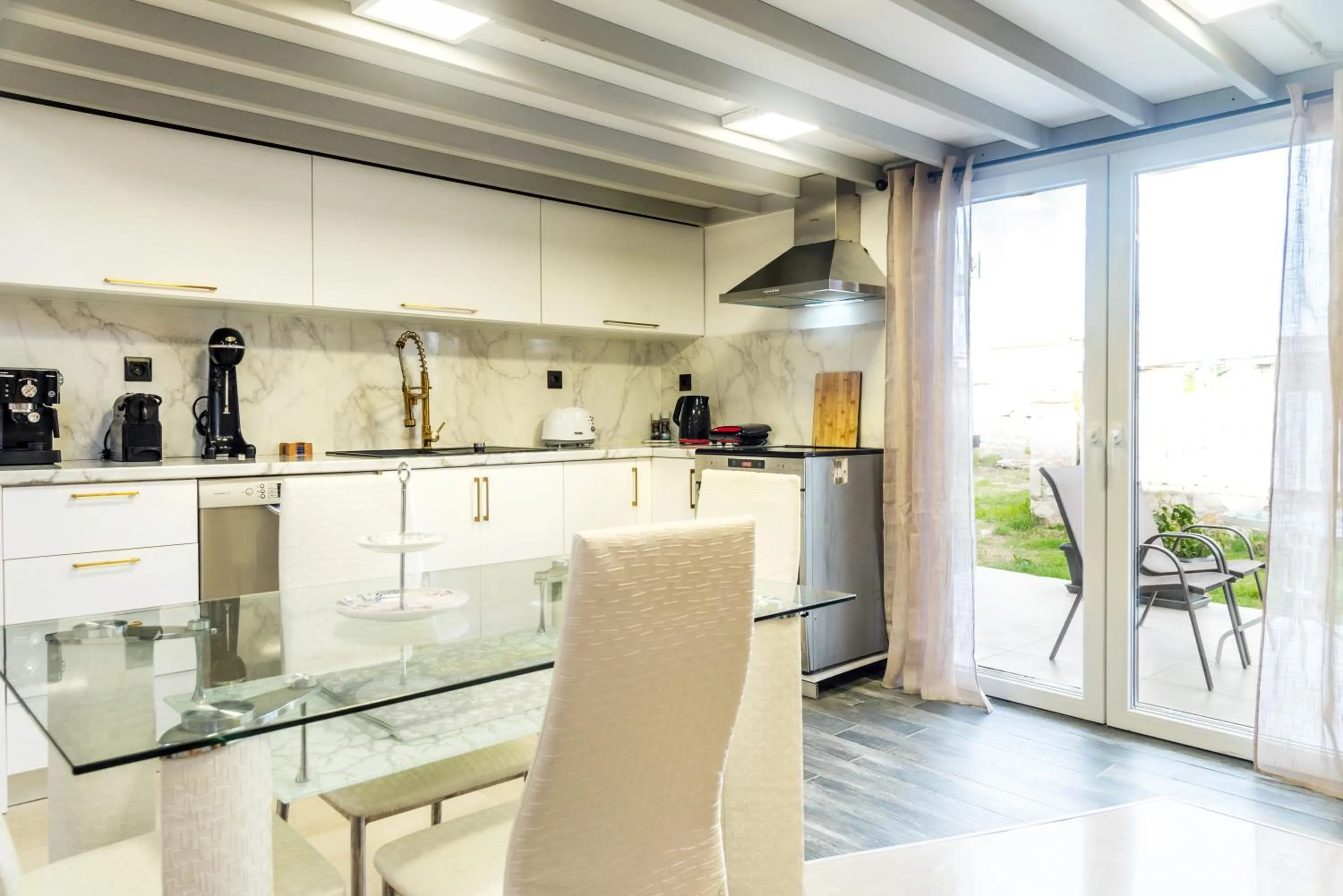 Kitchen or kitchenette in Victoria's Suites Corfu