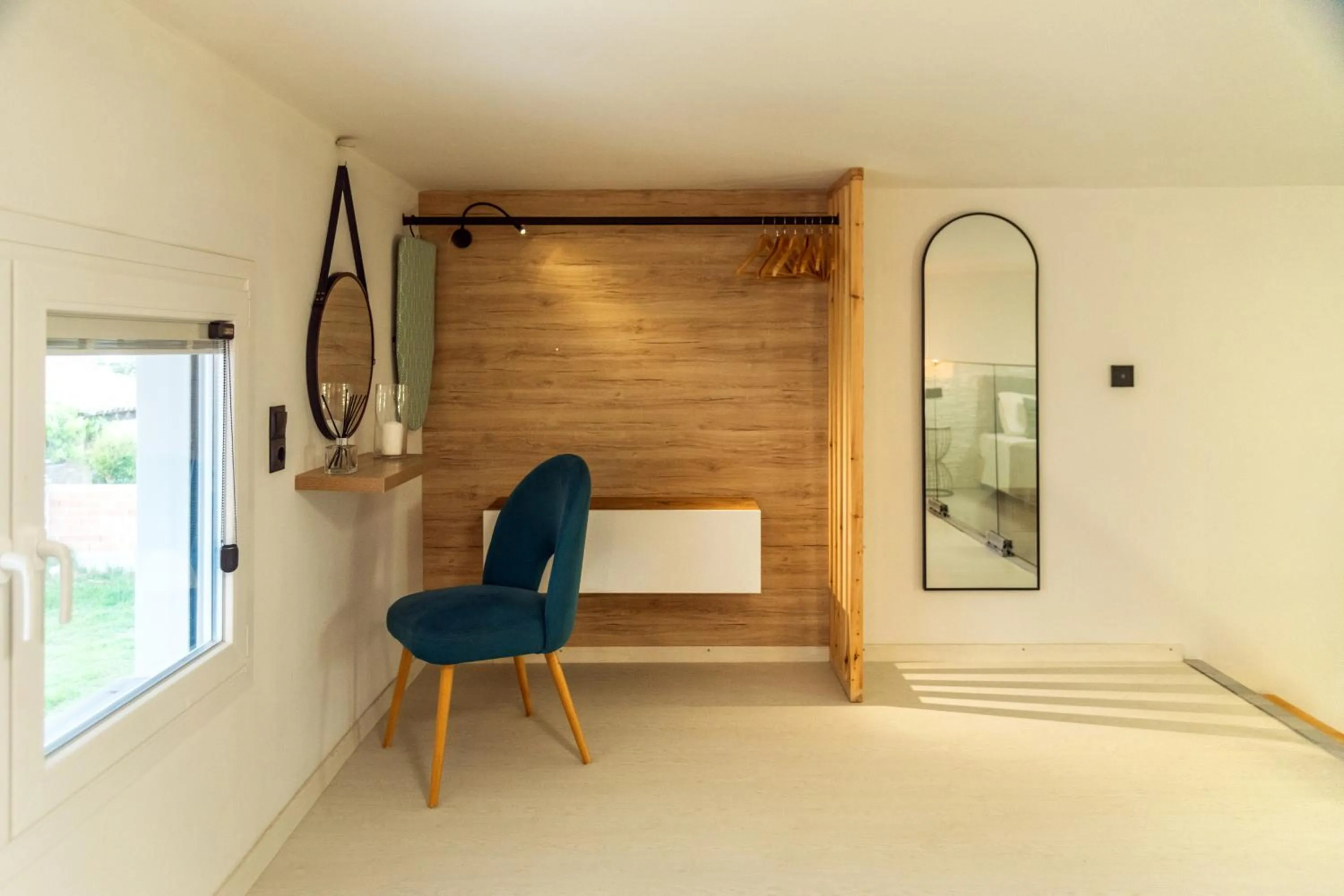 Photo of the whole room, Bed in Victoria's Suites Corfu