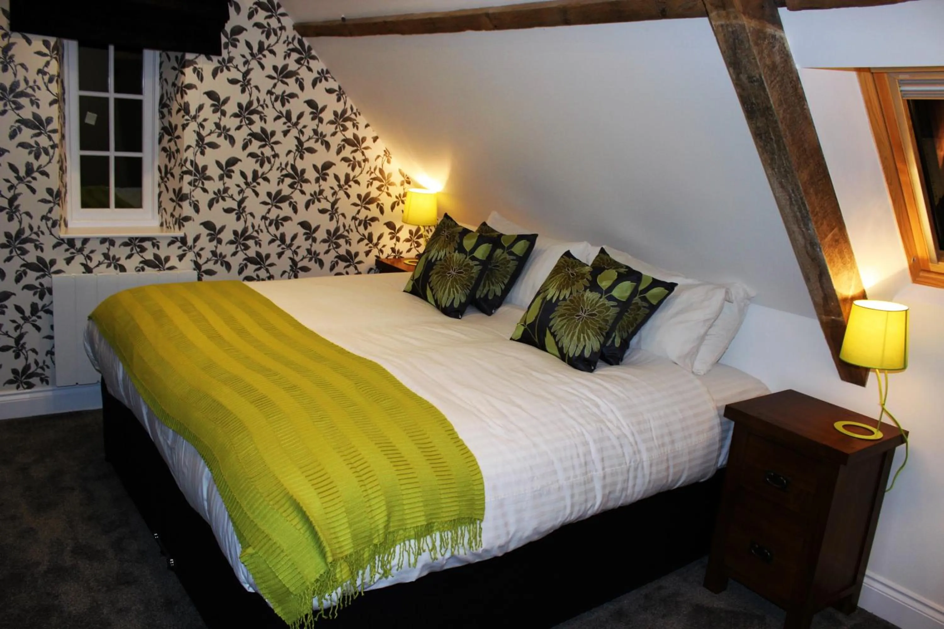 Bed in Kings Head Hotel