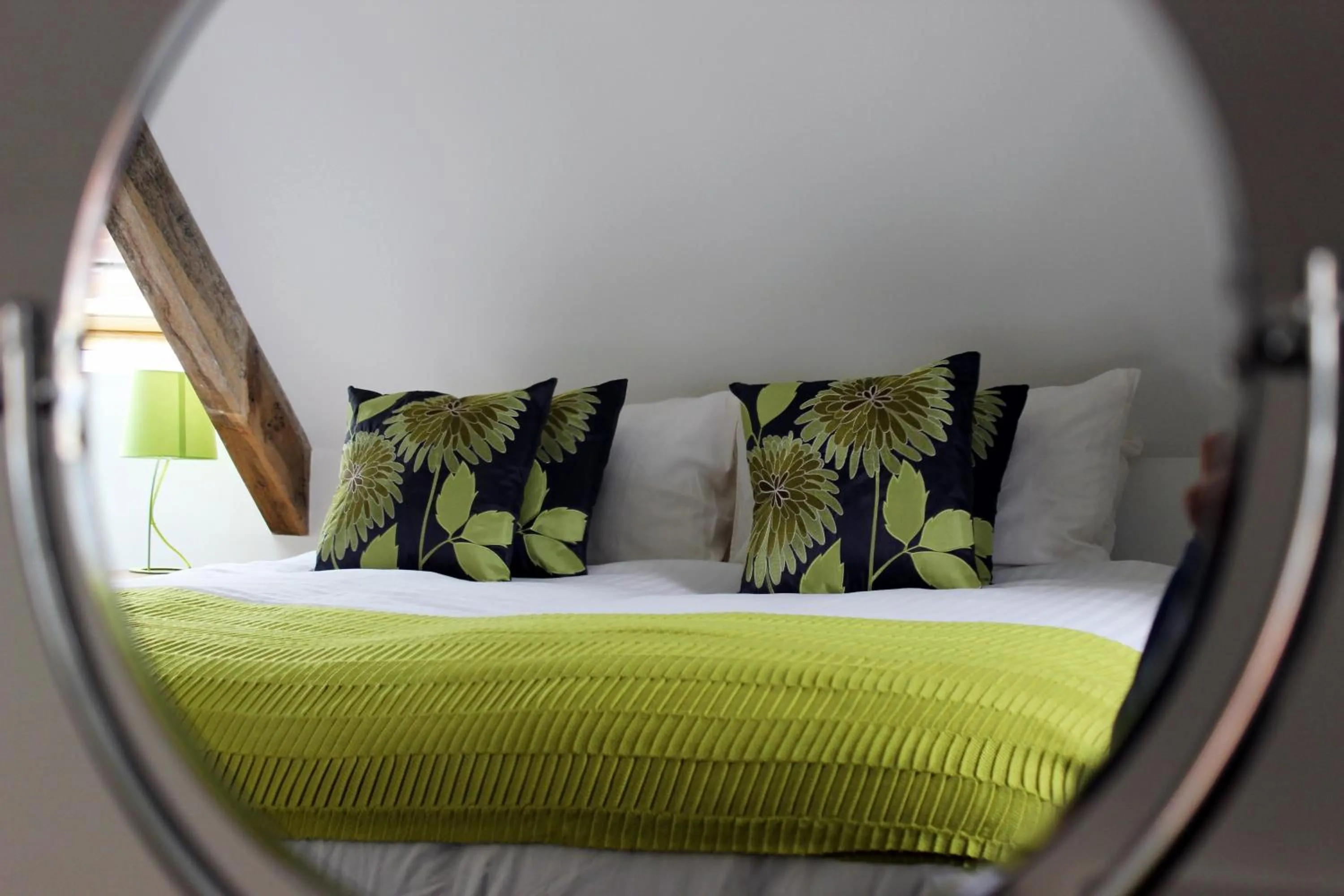 Decorative detail, Bed in Kings Head Hotel
