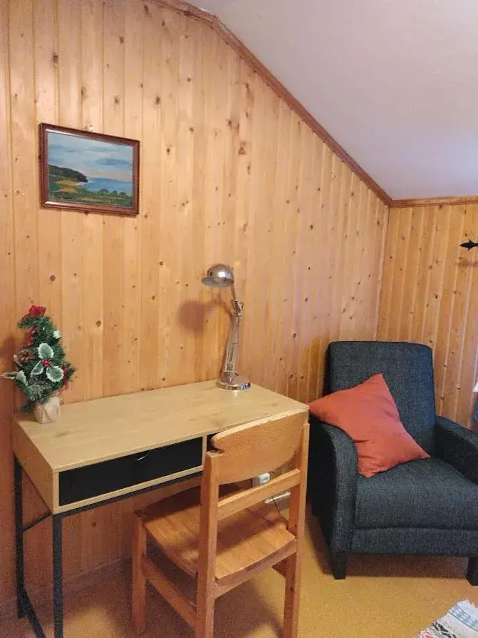 Single Room with Shared Bathroom - single occupancy in Hammarstrand Budget Hotell- Lergodset Single Room with Shared Bathroom - single occupancy in Hammarstrand Budget Hotell- Lergodset