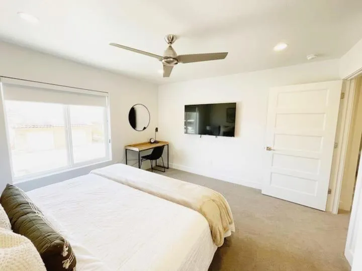 New Family-Friendly Townhome w/ Pool & Hot Tub