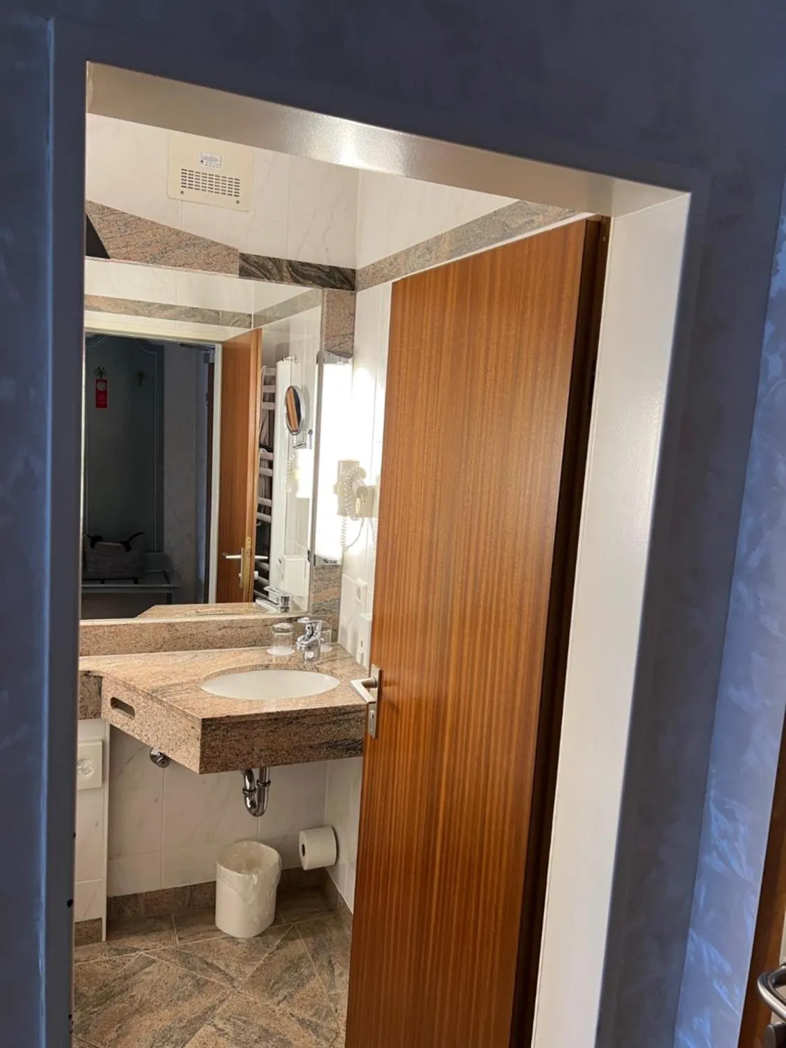 Bathroom in Parkhotel Maasberg GmbH