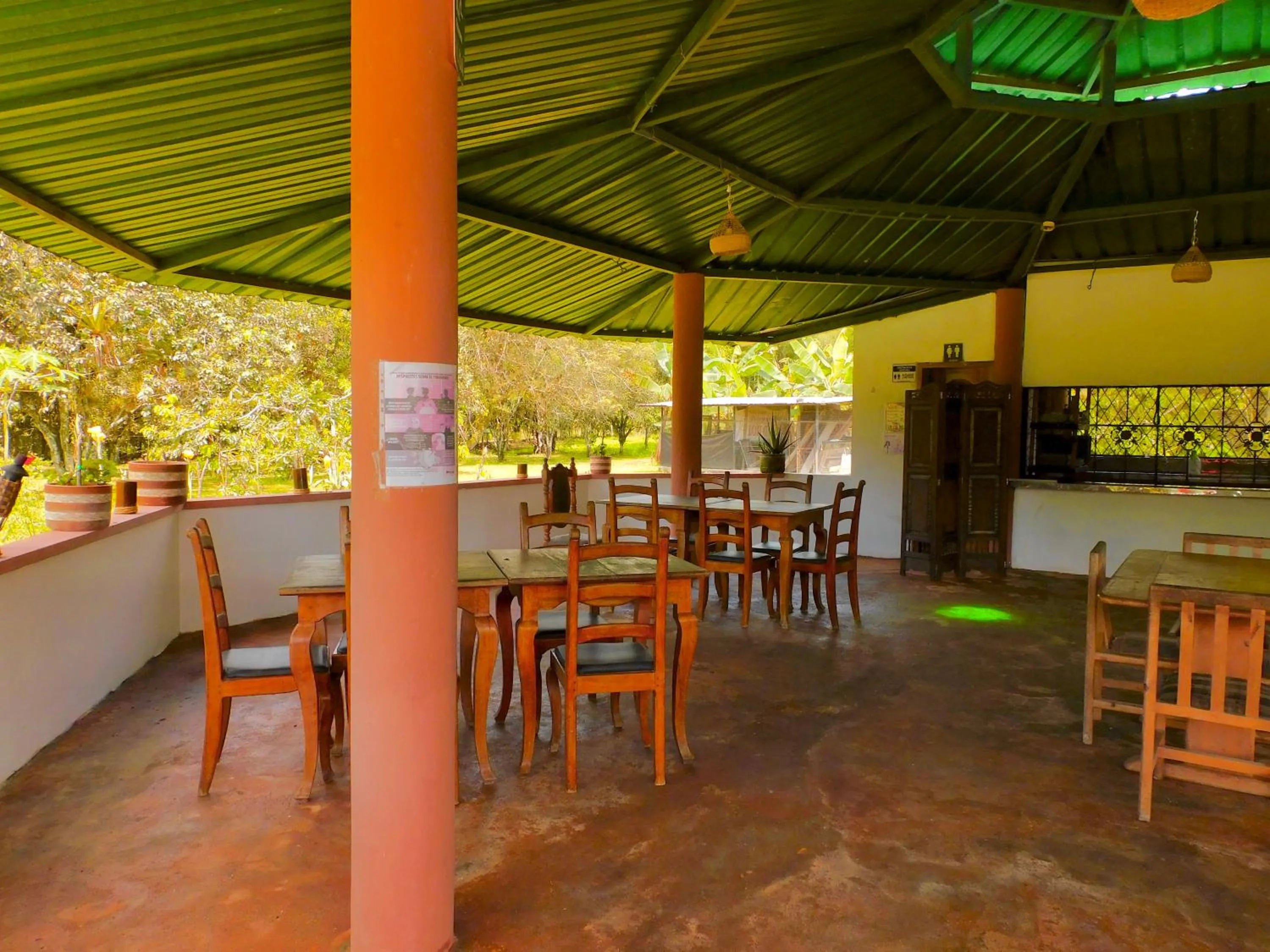 Restaurant/places to eat in Puerto Quito Lodge - Las Iguanas