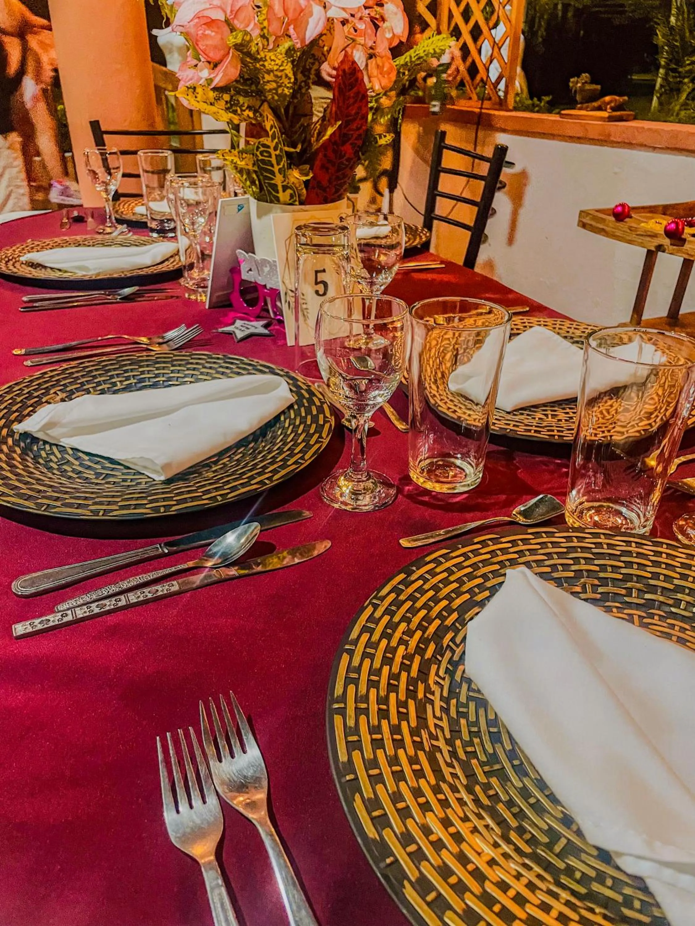 Restaurant/places to eat in Puerto Quito Lodge - Las Iguanas