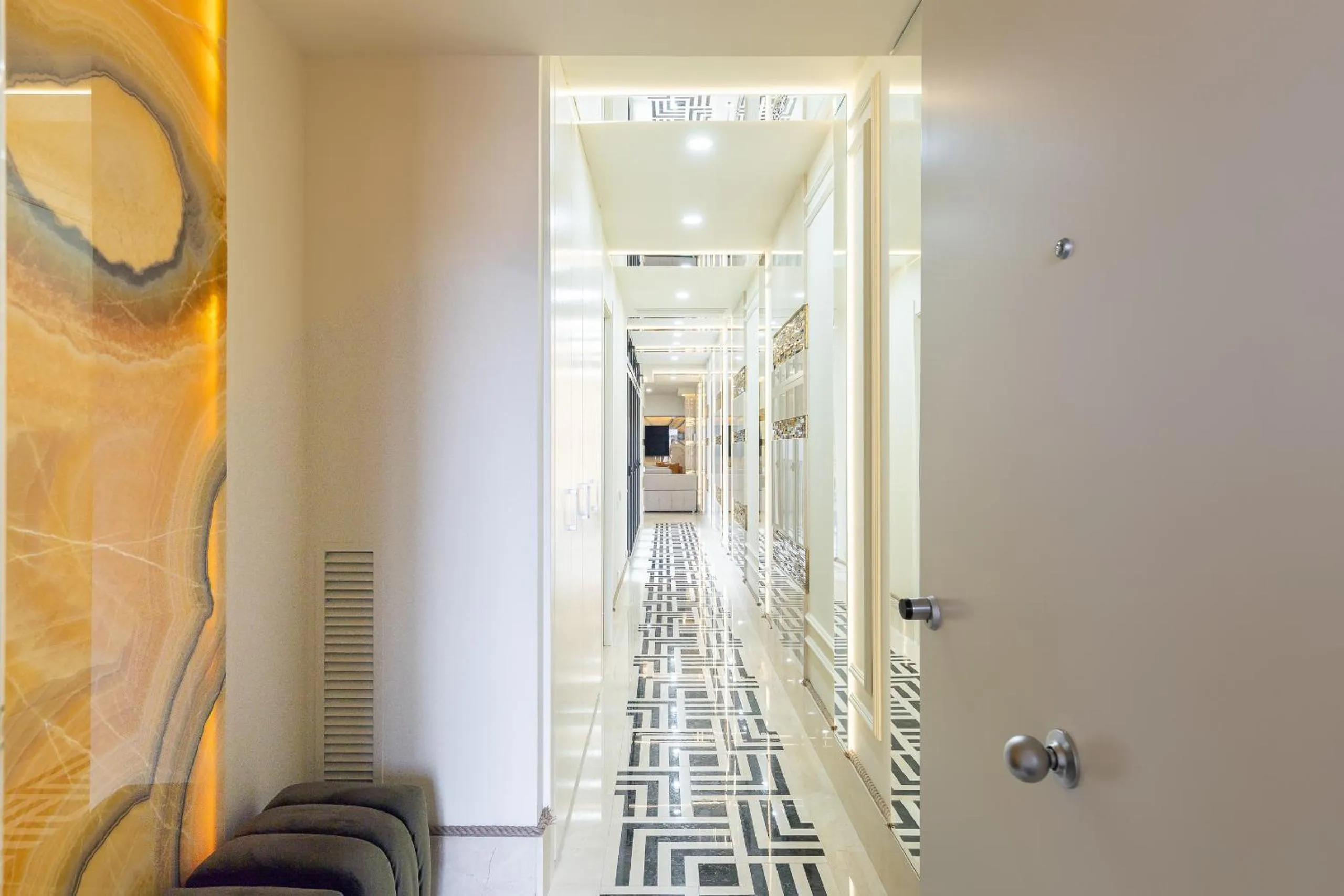 Property building in Cosmo Apartments Rambla Catalunya