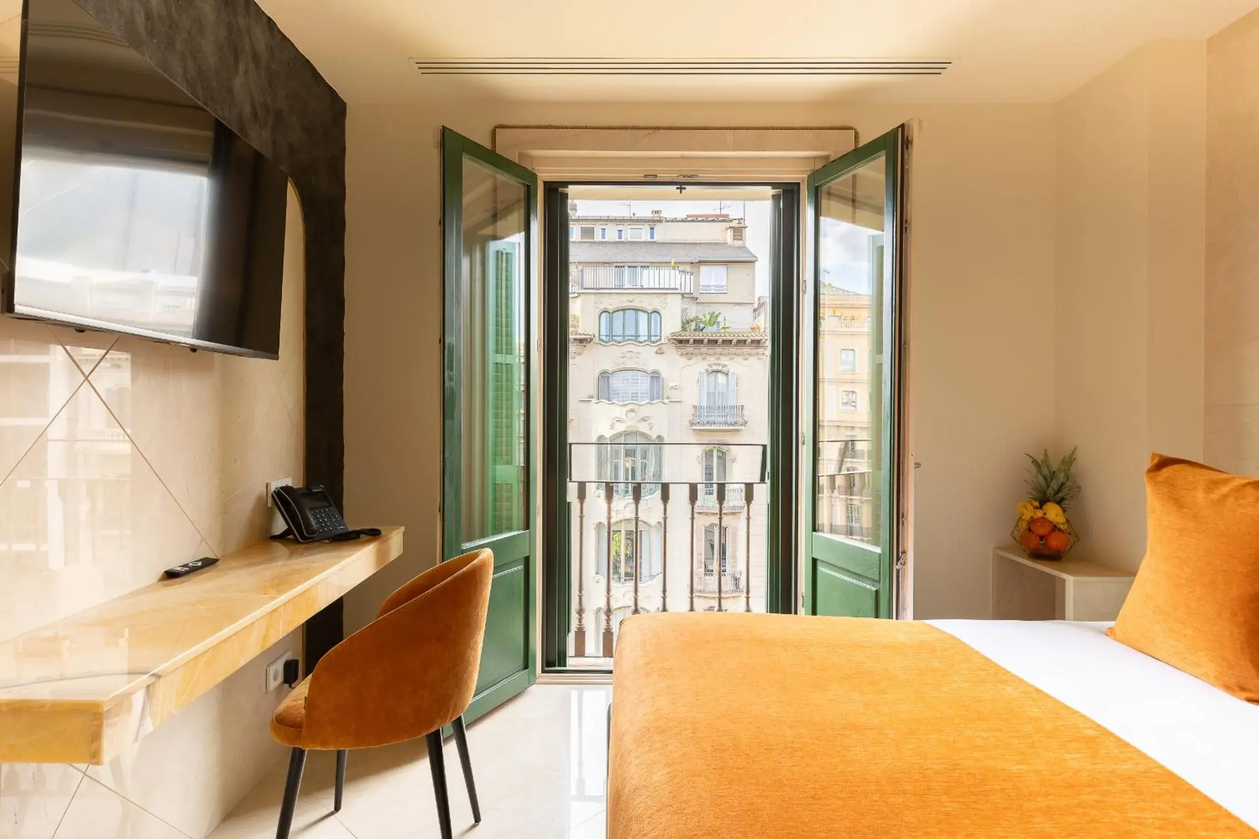 TV and multimedia, Bed in Cosmo Apartments Rambla Catalunya TV and multimedia, Bed in Cosmo Apartments Rambla Catalunya