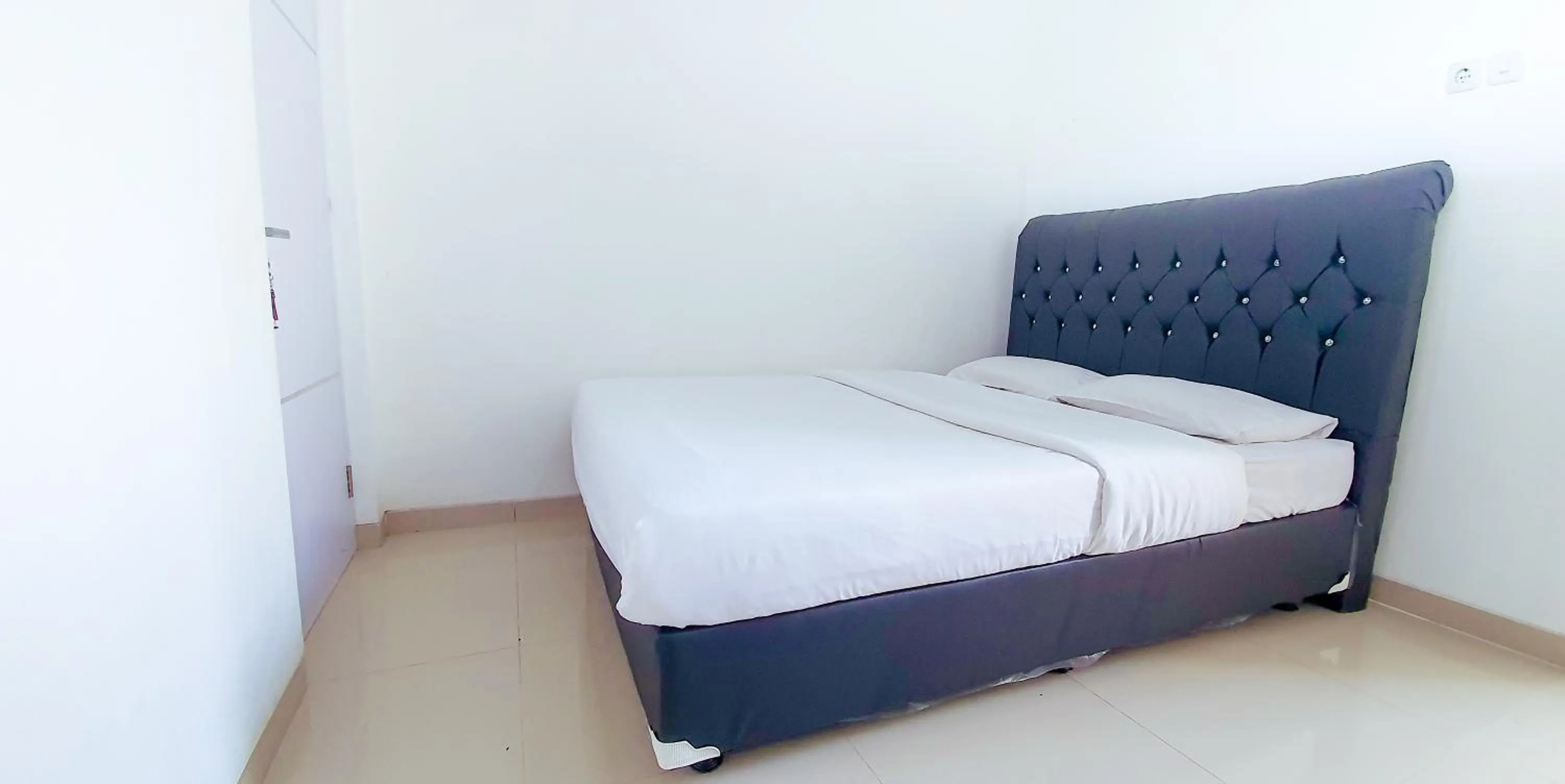 Bed in Villa Mangli Monochrome Syariah by eComerceloka