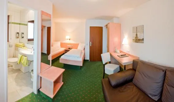 Bed in Hotel Gasthof Zum Rössle