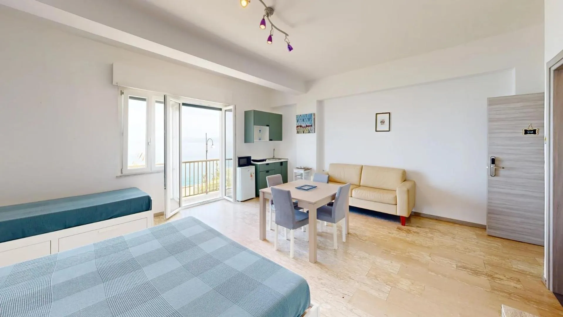 Photo of the whole room, Bed in La casa di Tina