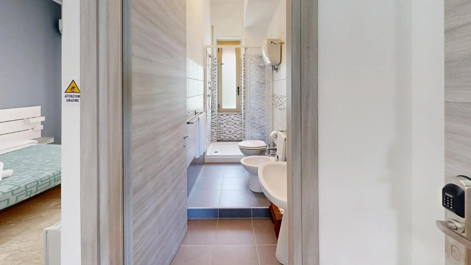 Bathroom, Bed in La casa di Tina