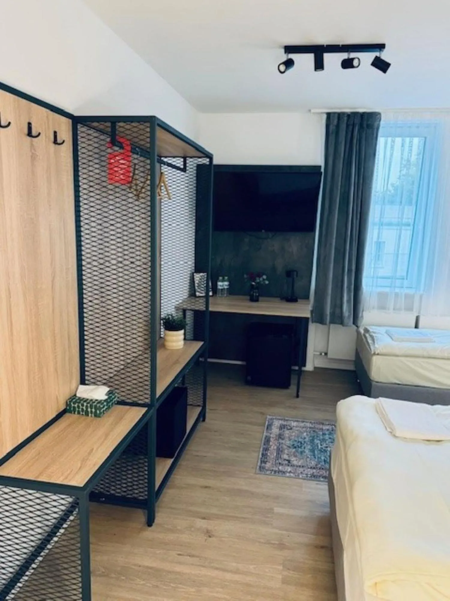 Photo of the whole room, Bed in Hotel Charlton