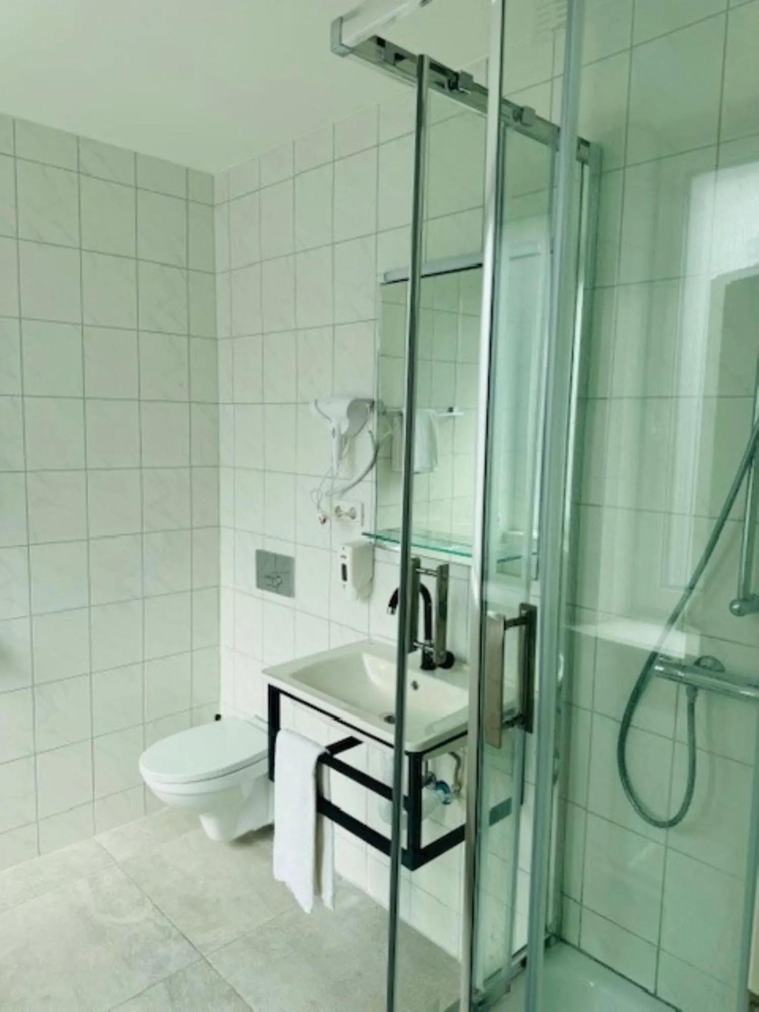 Bathroom in Hotel Charlton