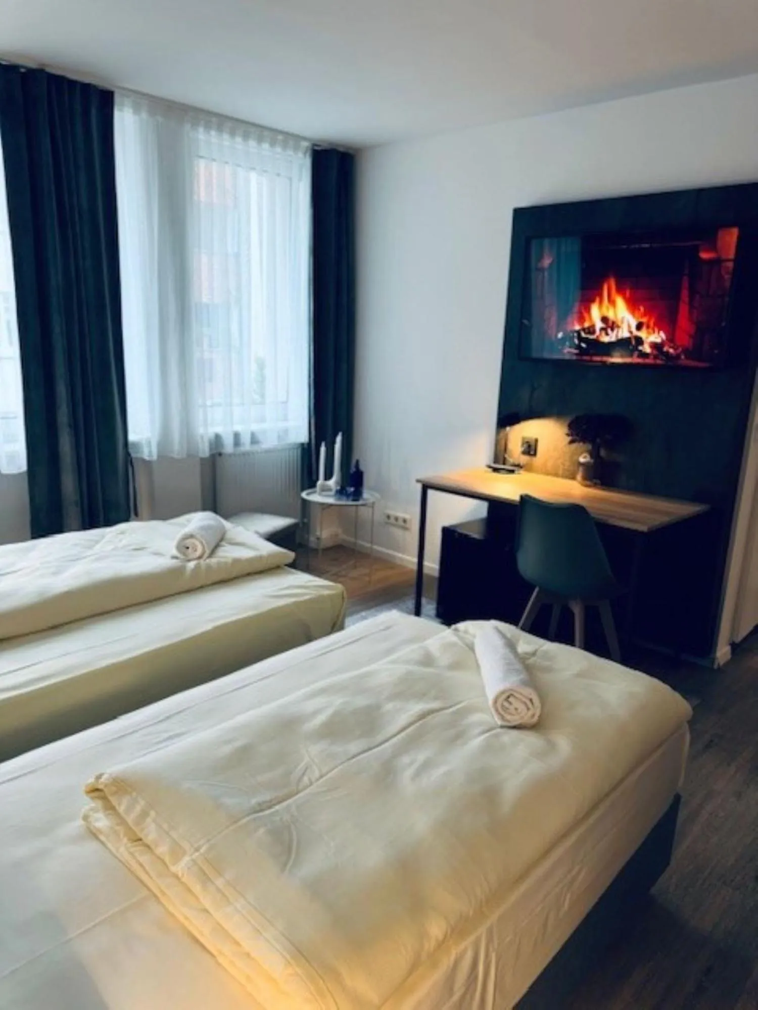 Photo of the whole room, Bed in Hotel Charlton