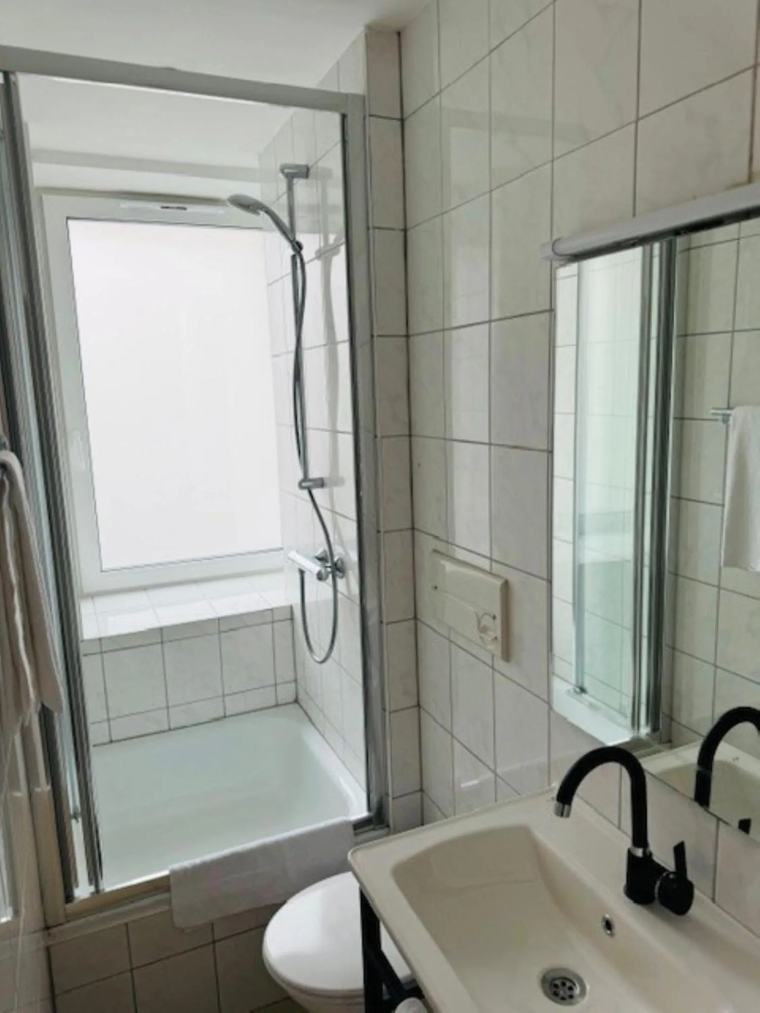 Bathroom in Hotel Charlton