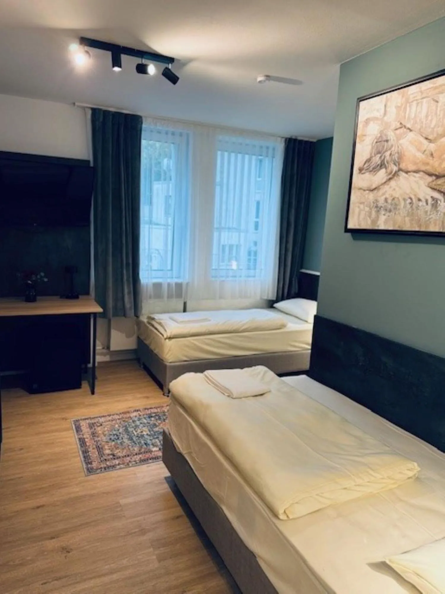 Photo of the whole room, Bed in Hotel Charlton