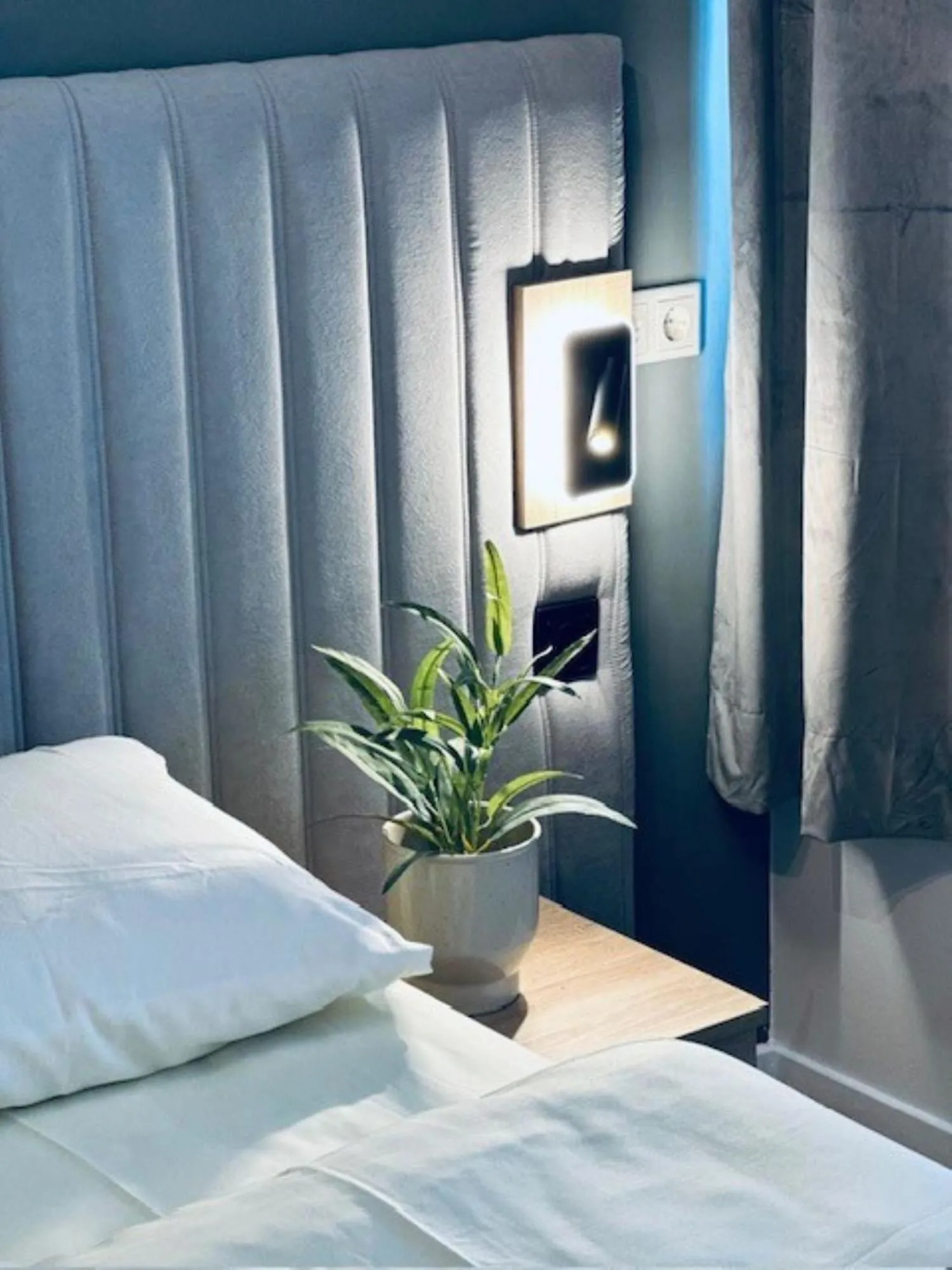 Photo of the whole room, Bed in Hotel Charlton