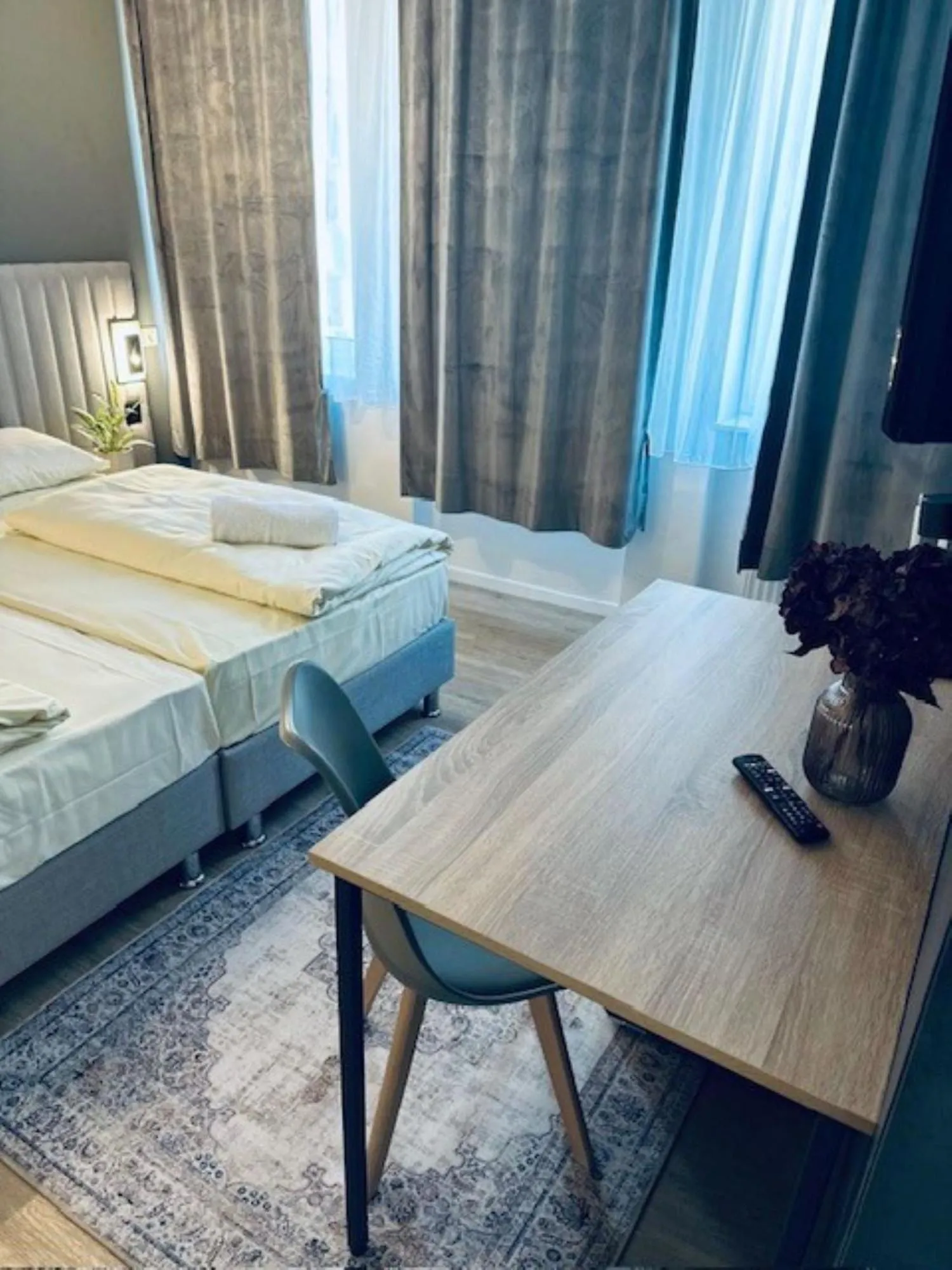 Photo of the whole room, Bed in Hotel Charlton