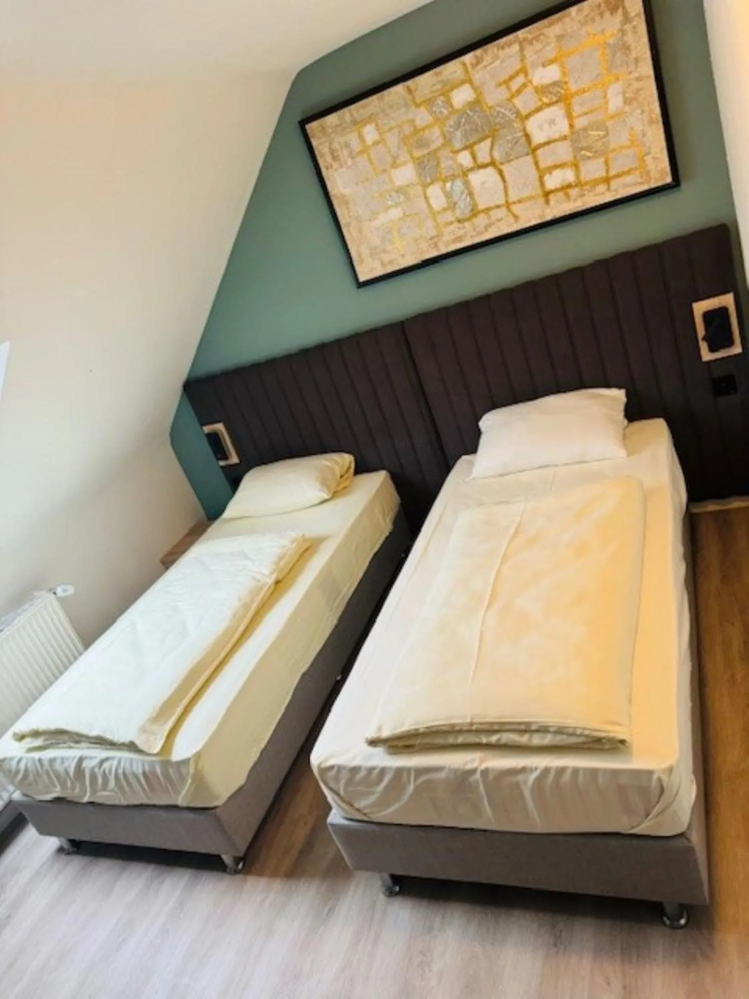 Photo of the whole room, Bed in Hotel Charlton