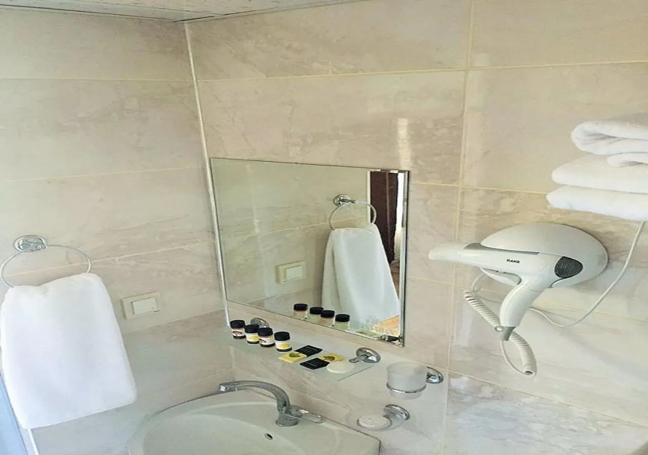 Shower in Hasbahan Konak