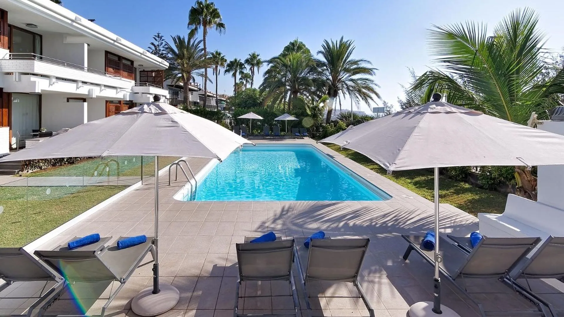 Swimming pool in Las Nasas by Labranda