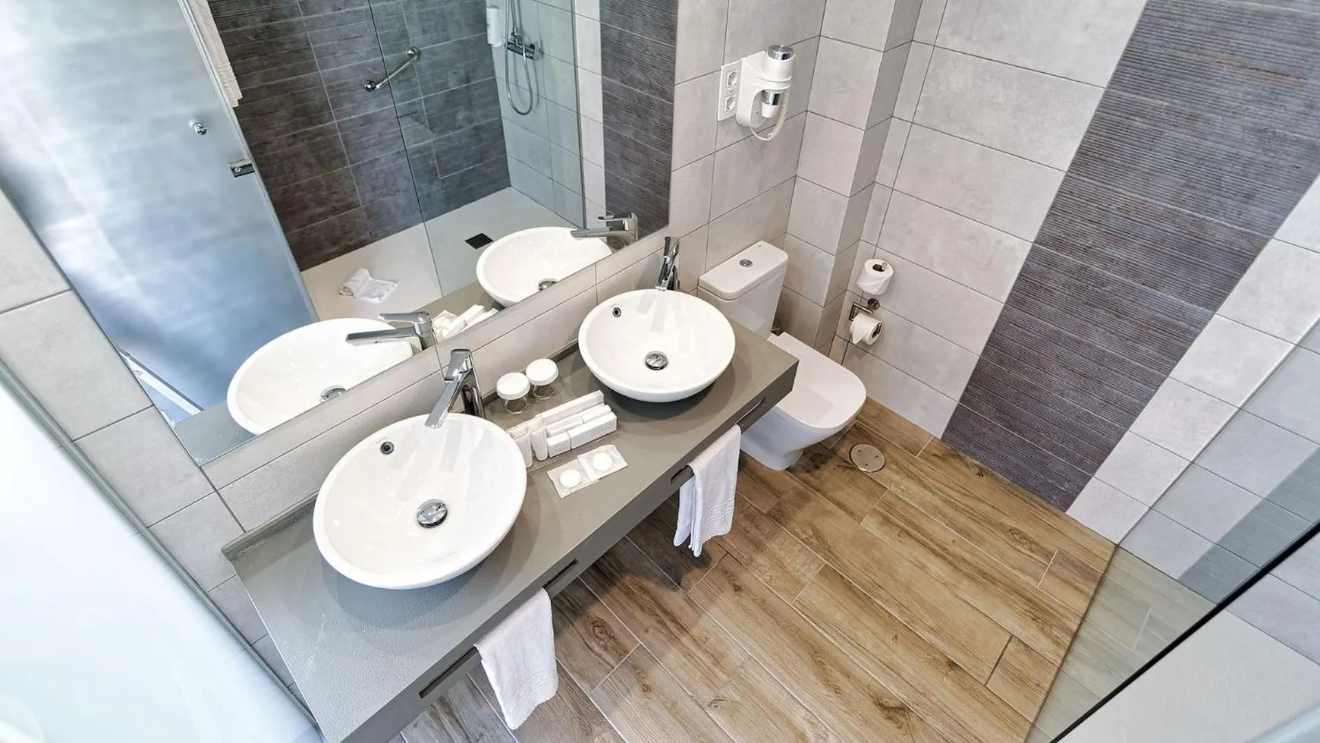 Bathroom in Las Nasas by Labranda