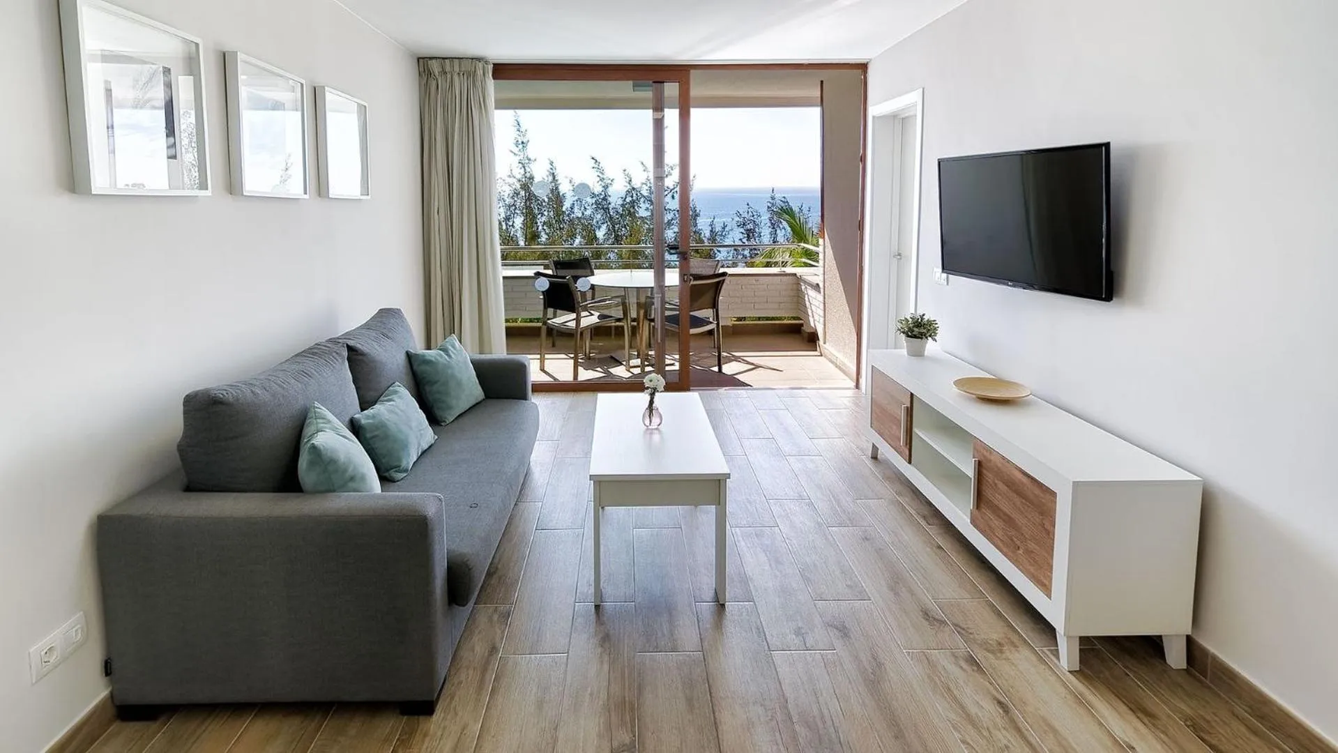 Living room in Las Nasas by Labranda