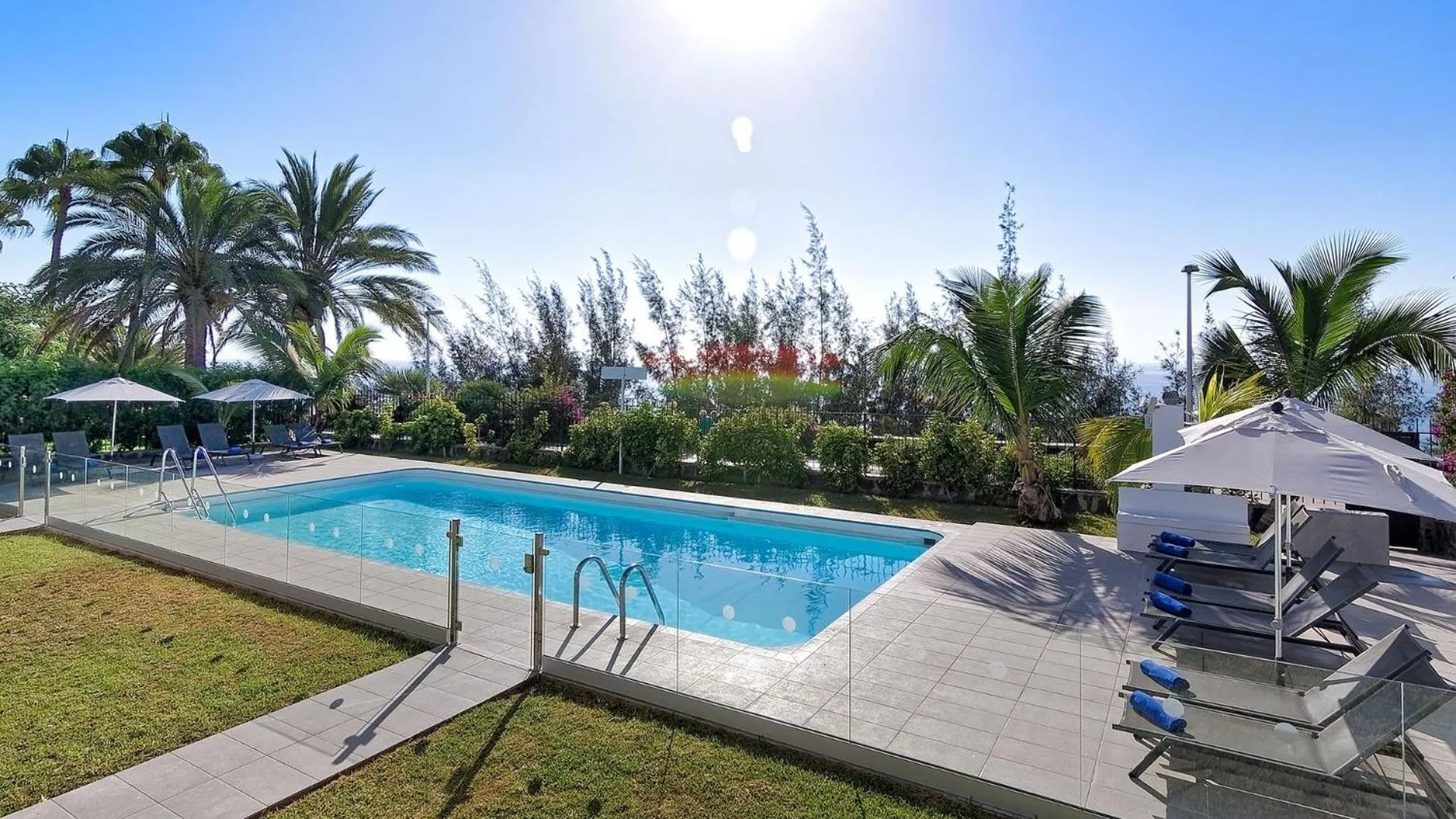 Swimming pool in Las Nasas by Labranda