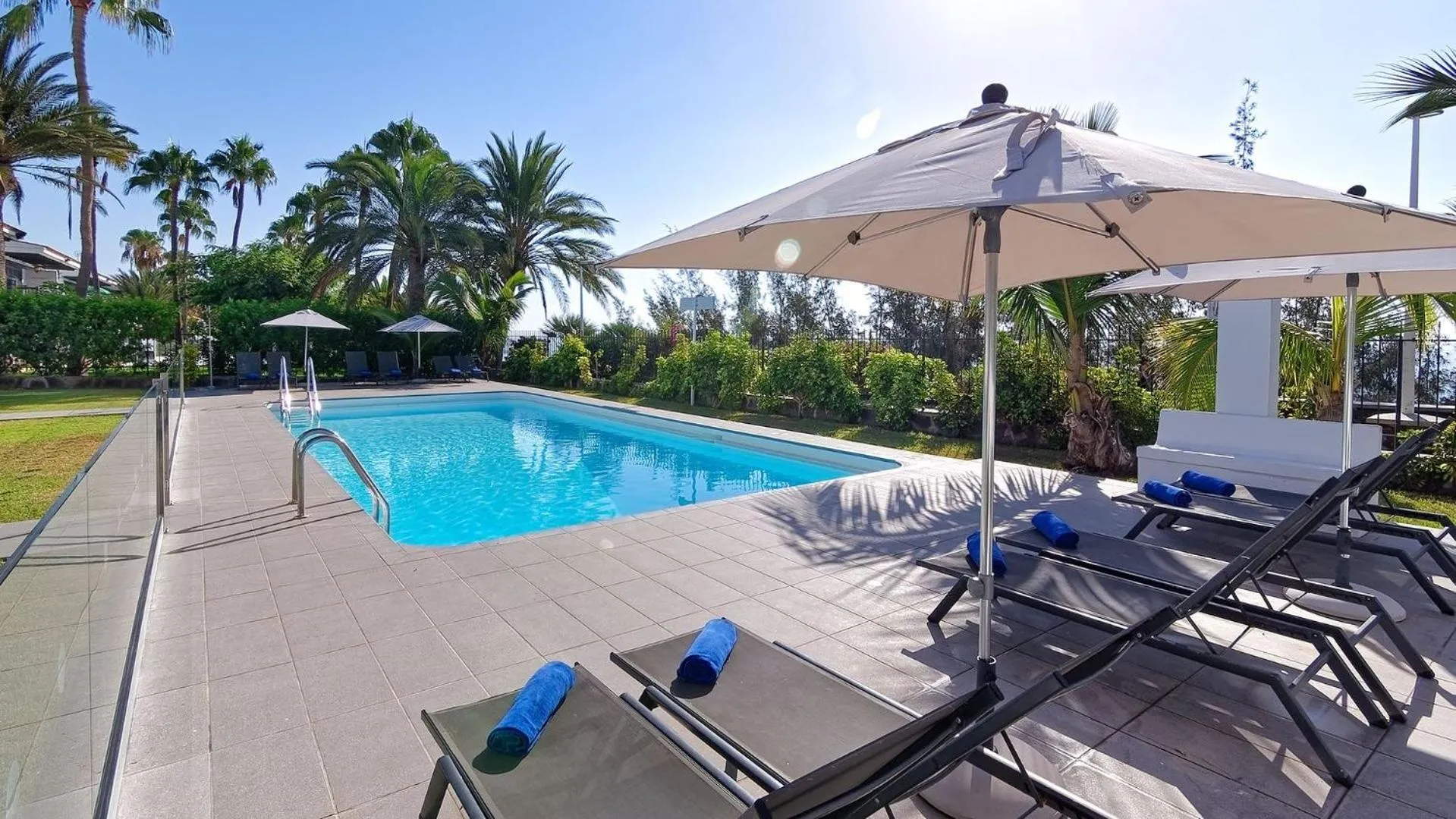 Swimming pool in Las Nasas by Labranda