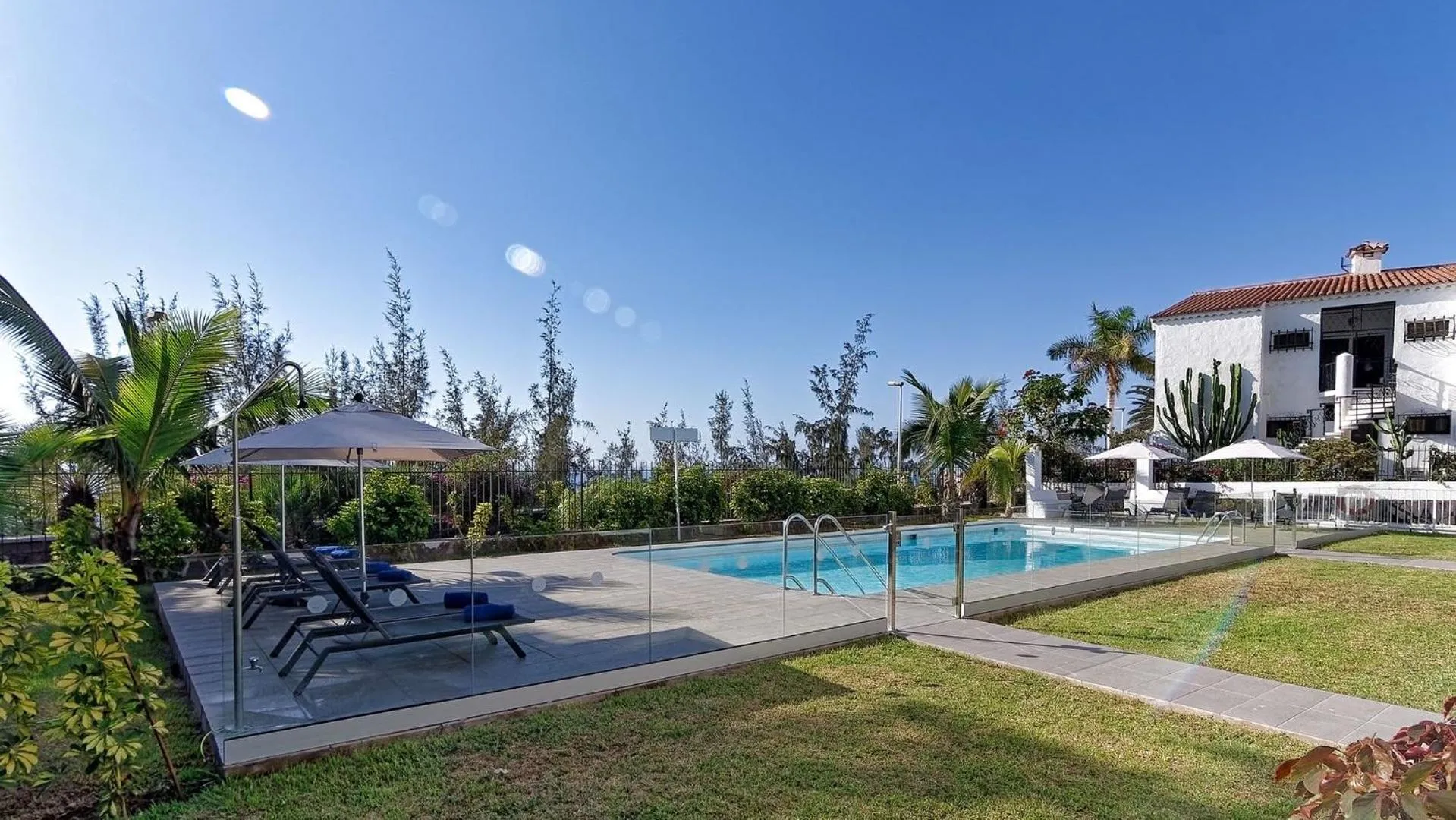 Swimming pool in Las Nasas by Labranda