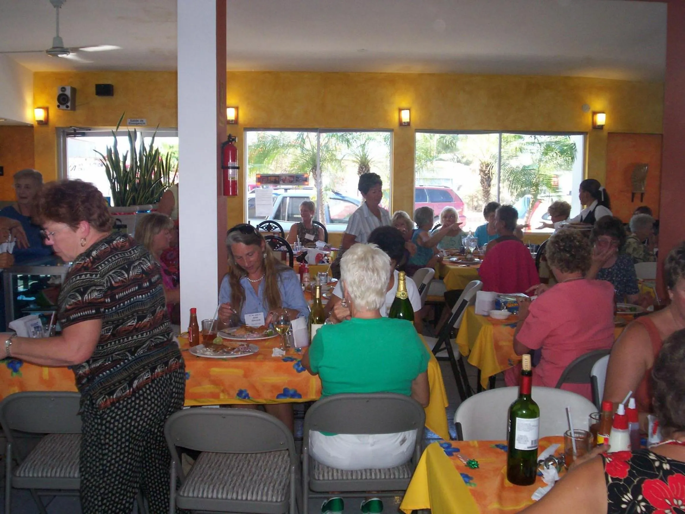 Restaurant/places to eat in Eco Bay Hotel