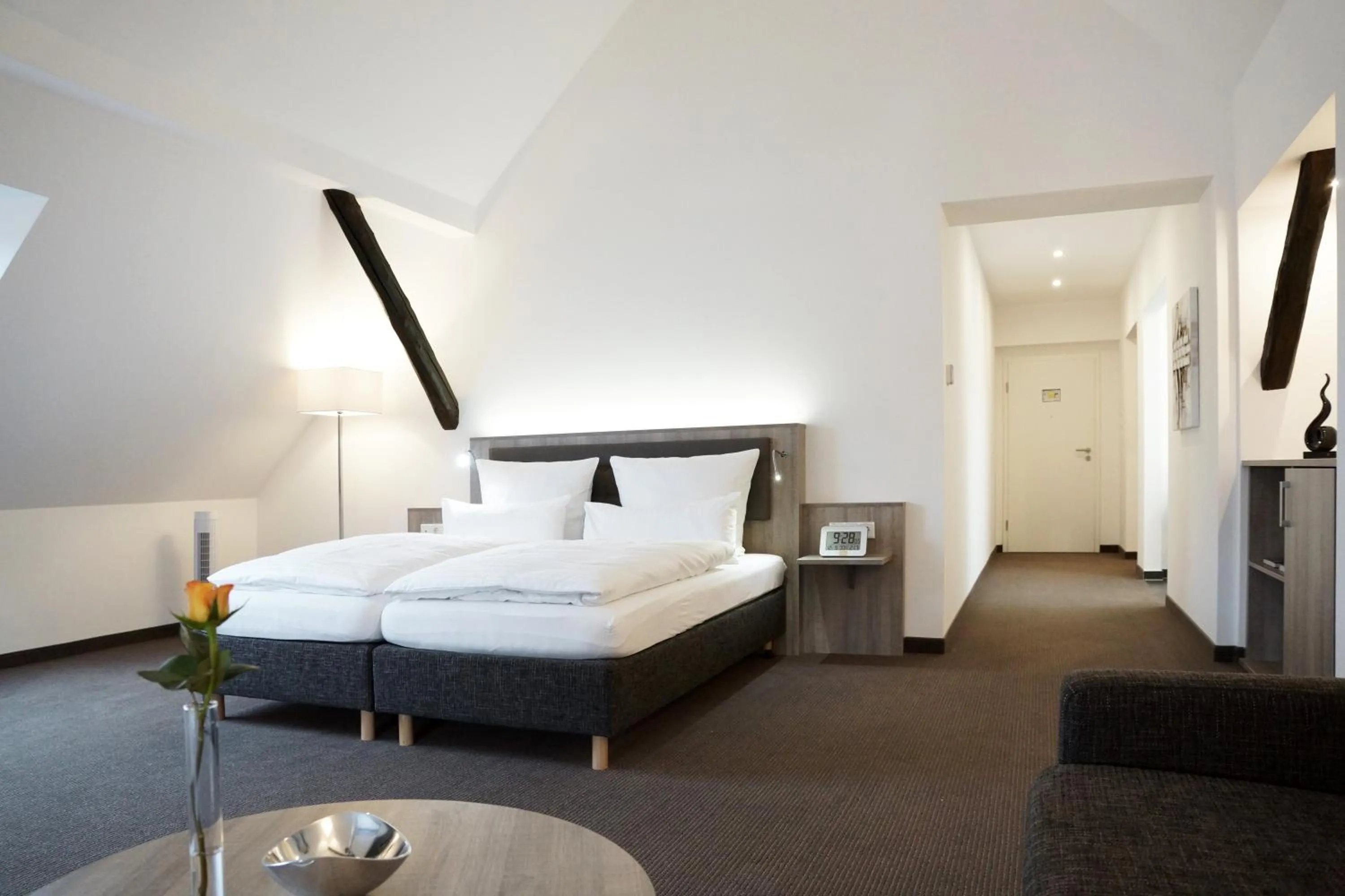 Photo of the whole room, Bed in Hünerbein's Posthotel