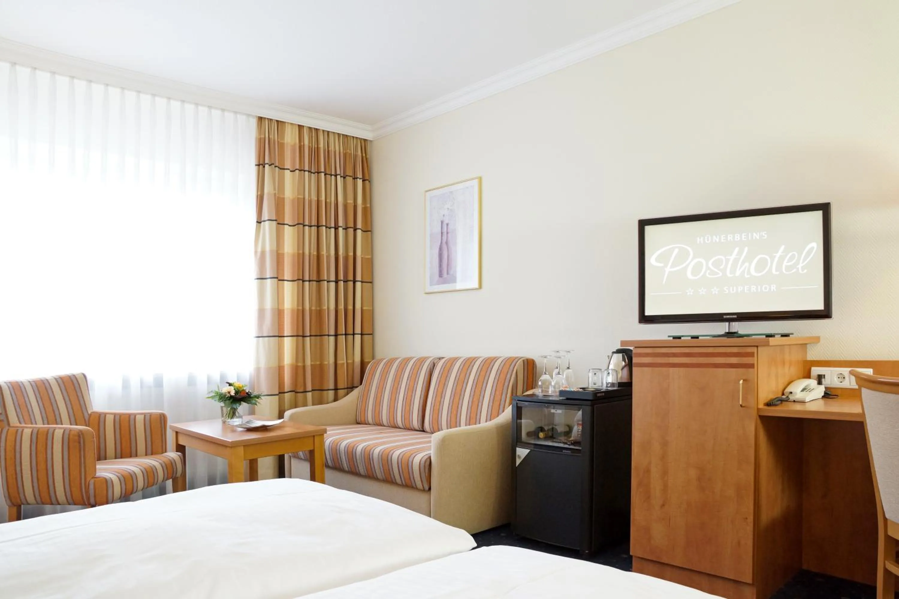 Seating area, Bed in Hünerbein's Posthotel